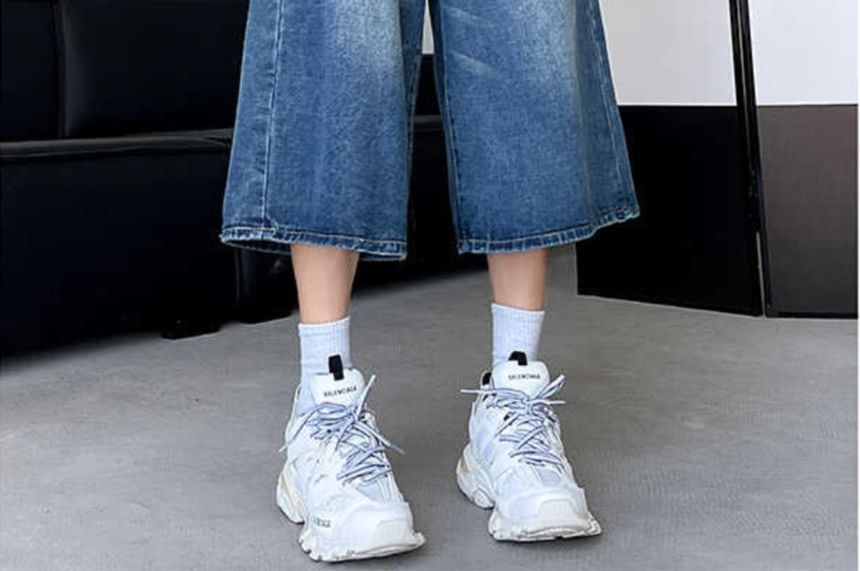 Fushet - Mid Rise Washed Denim Shorts