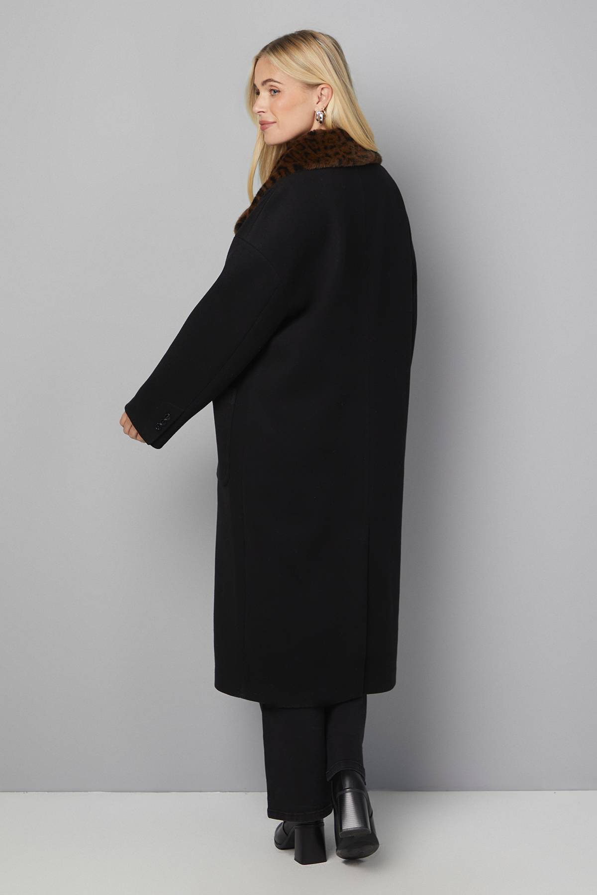 Wallis Manteau Petite à Col en synthétique Léopard