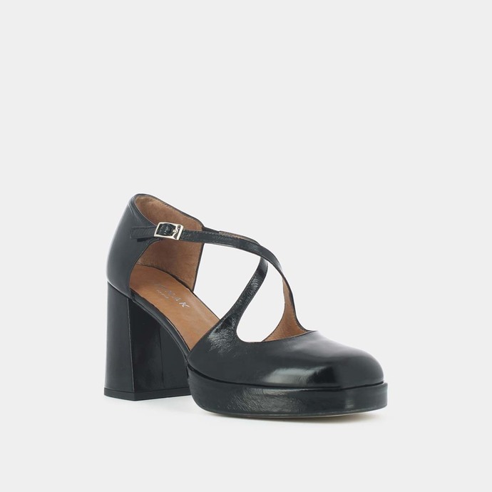 Babies à talons et brides croisées  en cuir brillant noir