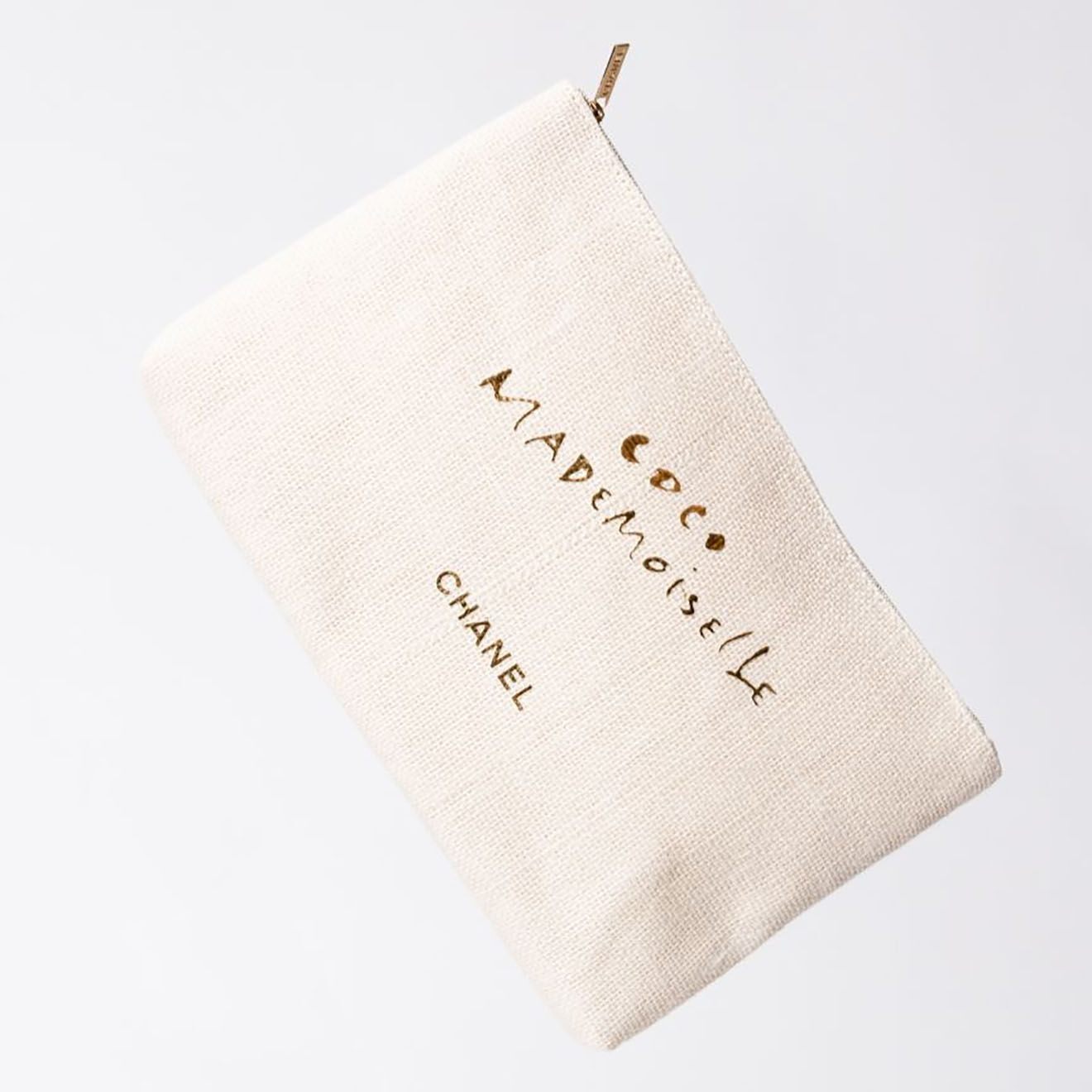 Chanel Pochette en Raphia beige - Neuf sans étiquette - 24x17 cm