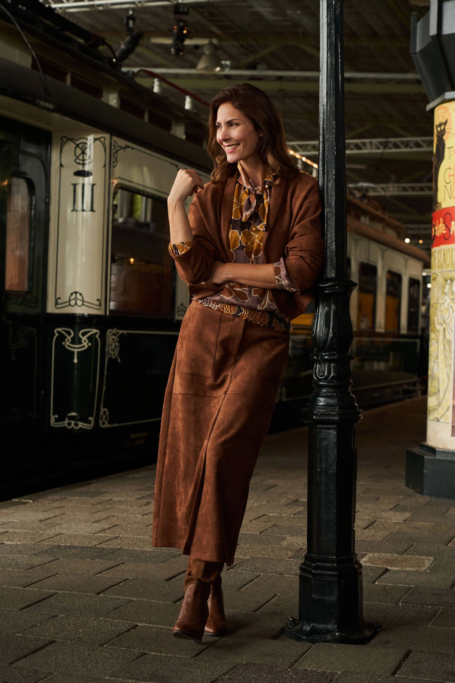 NED suede midi rok cognac