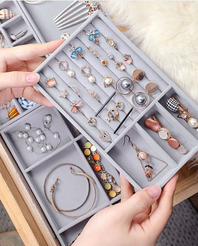(21x12x2.5cm) Velour Schmuckschatulle Aufbewahrungsbox Organizer für Ringe / Halskette / Ohrringe / Armbänder - Grau