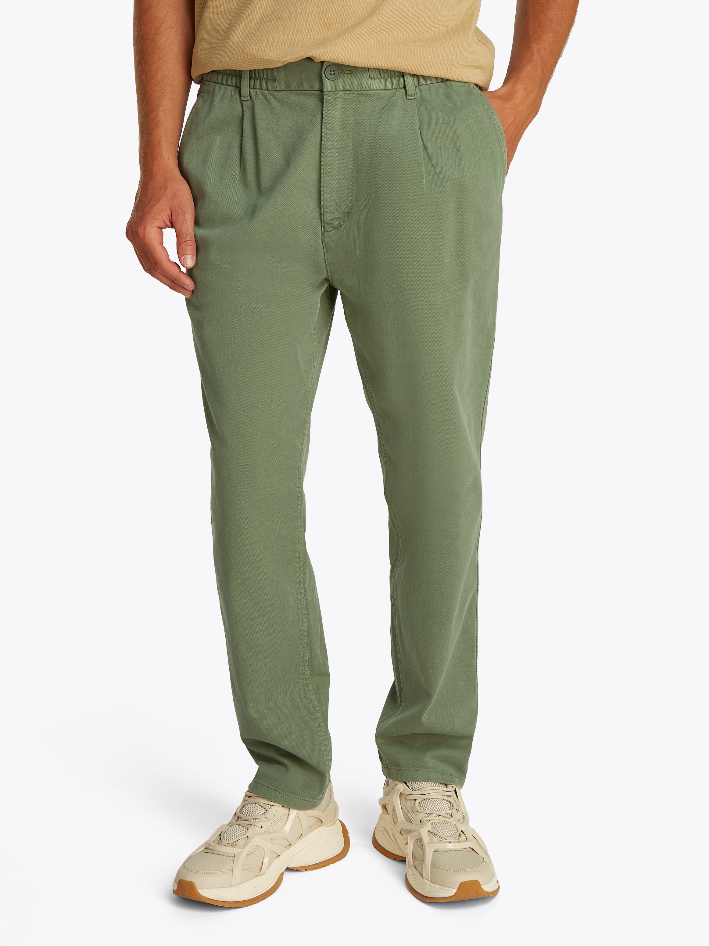 Tommy Jeans Chinohose »TJM CASUAL ELASTICATED PANT«  mit Bundfalten