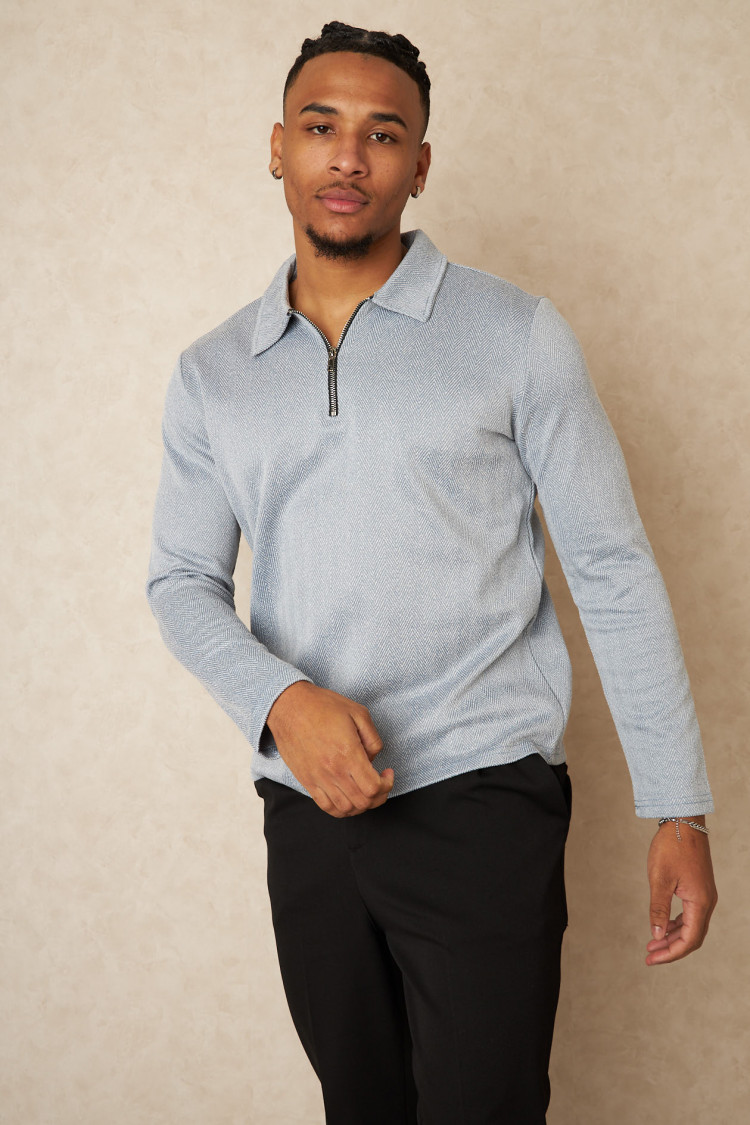 Pull à motif chevron bleu