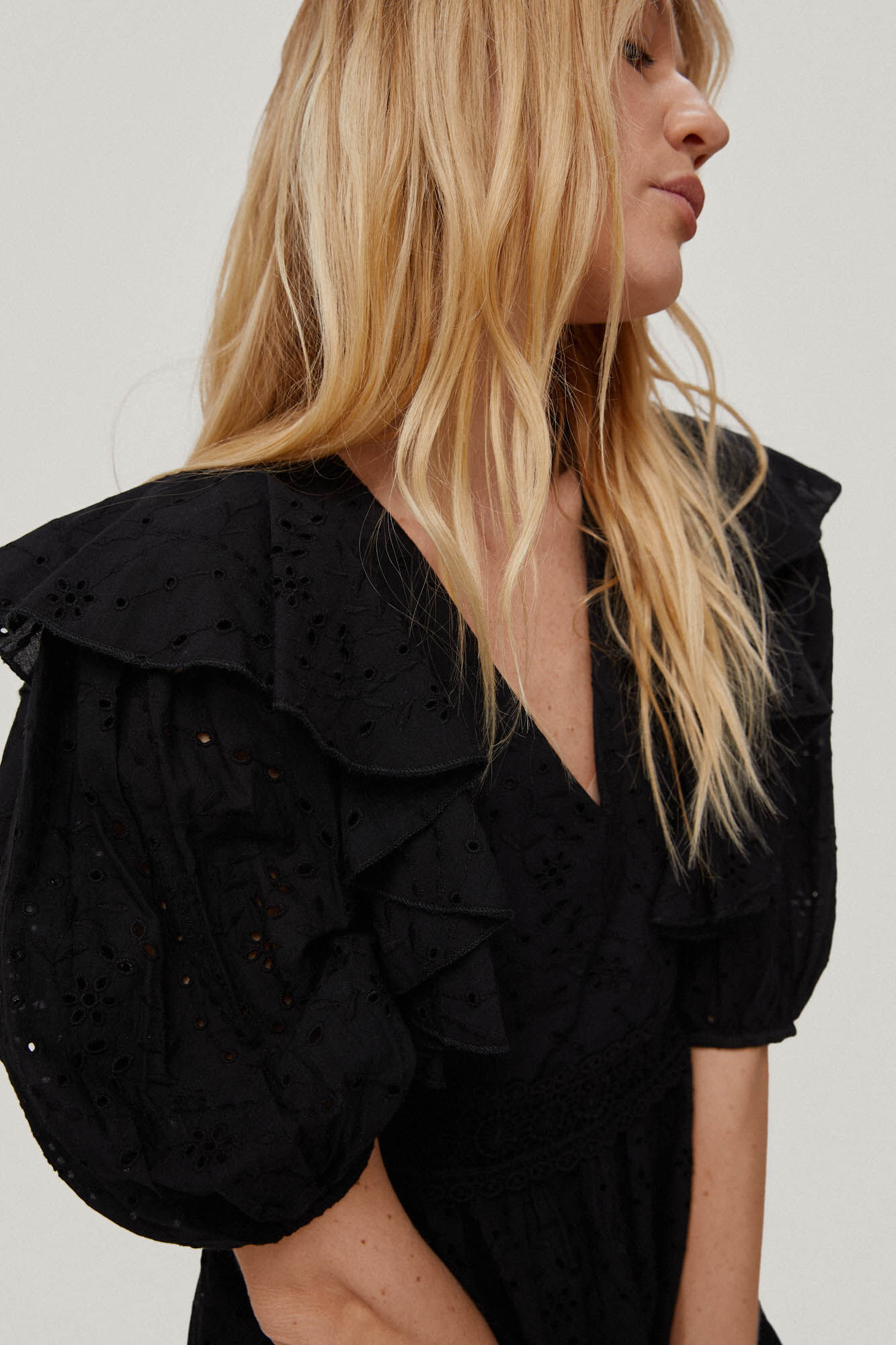 Vestido de malha bordado - Preto