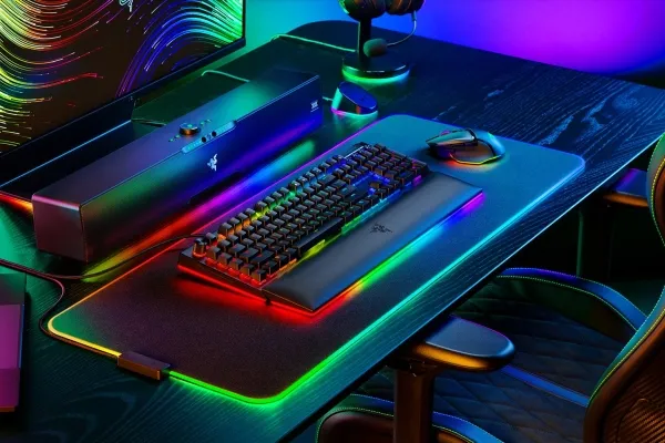Razer BlackWidow V4 Pro - Tastatur - backlit - USB - QWERTY - USA - tastkontakt: Razer Yellow