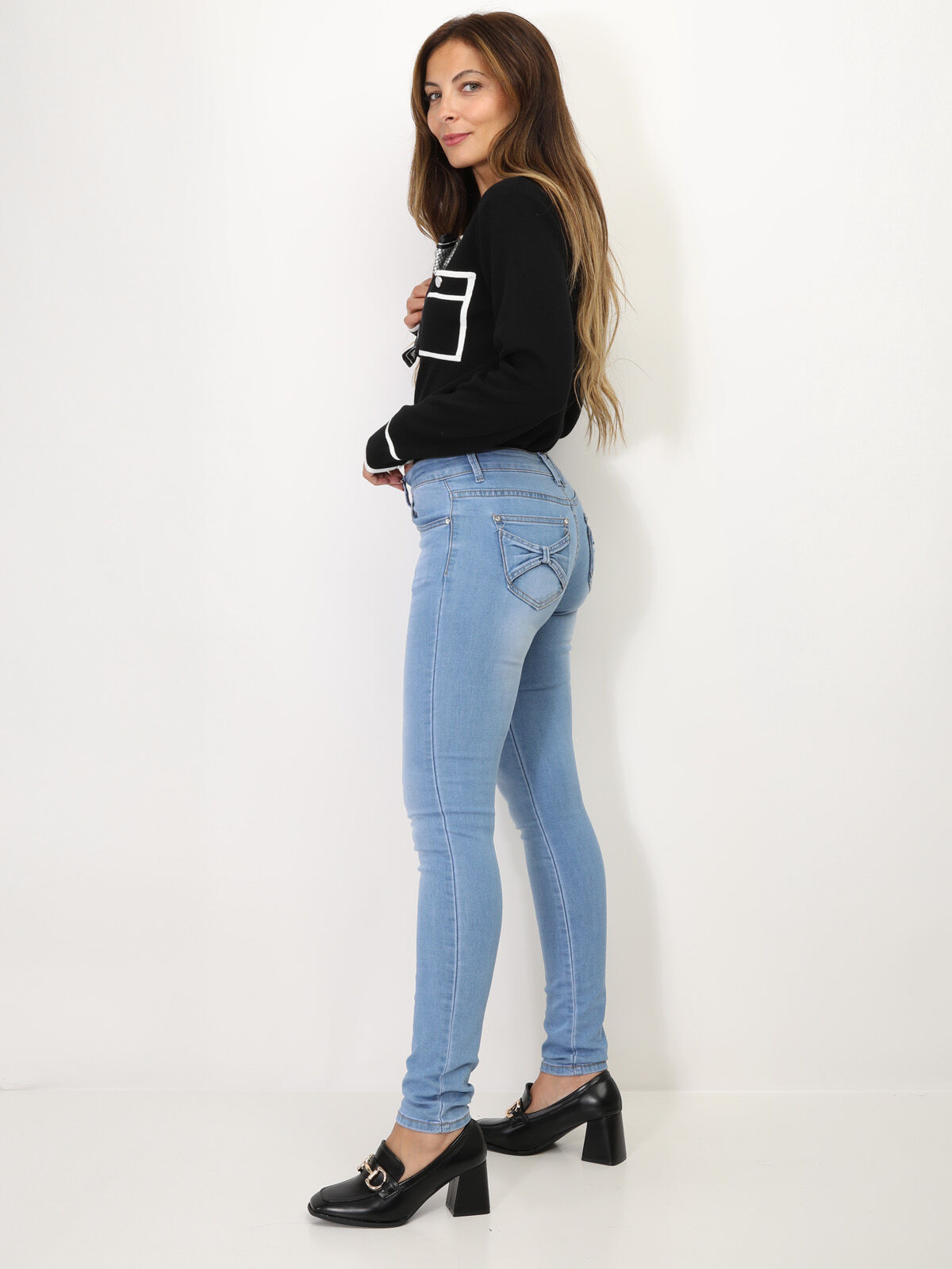 Jeans skinny clair avec noeuds sur les poches- Bleu clair
