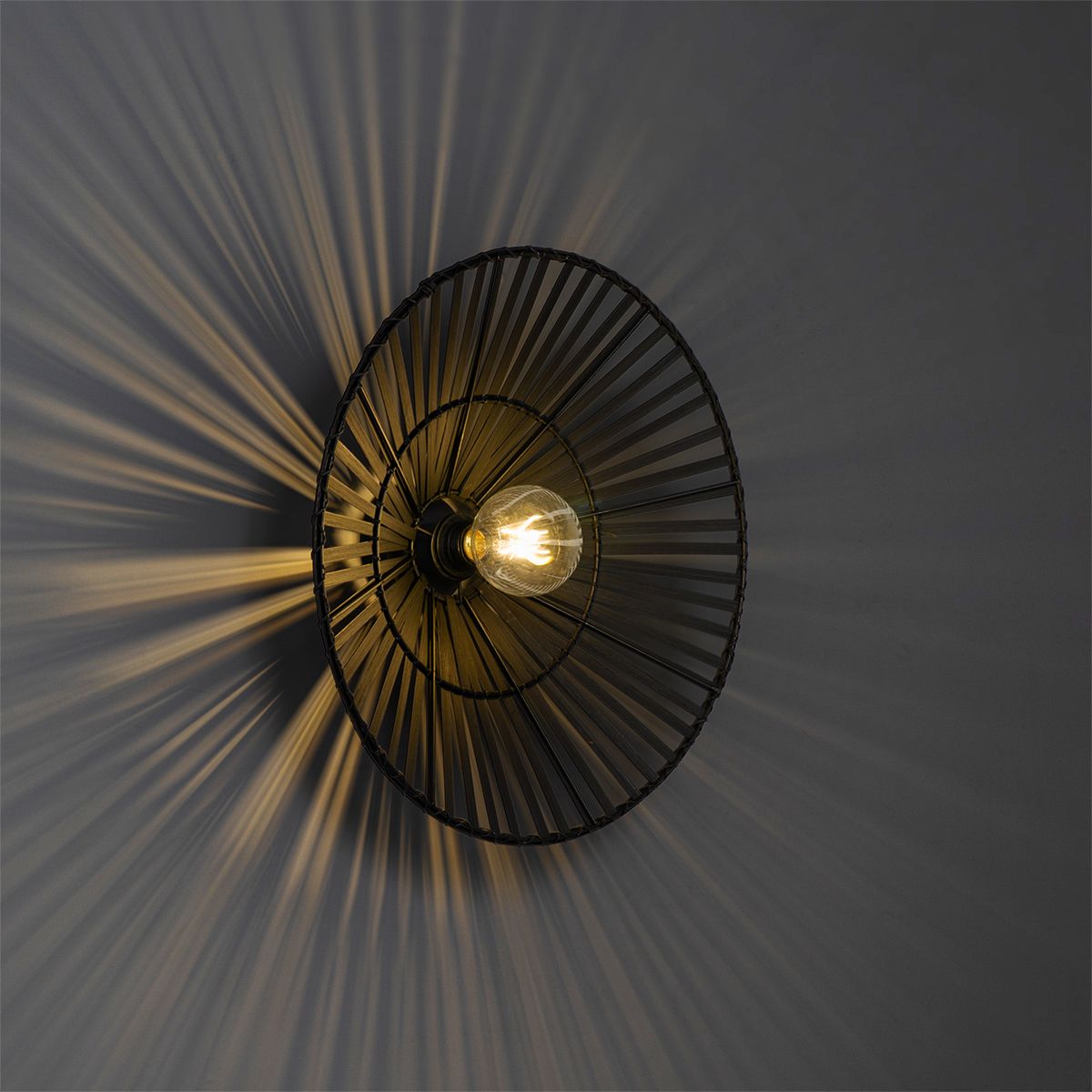 Oosterse wandlamp zwart bamboe rond - Pua