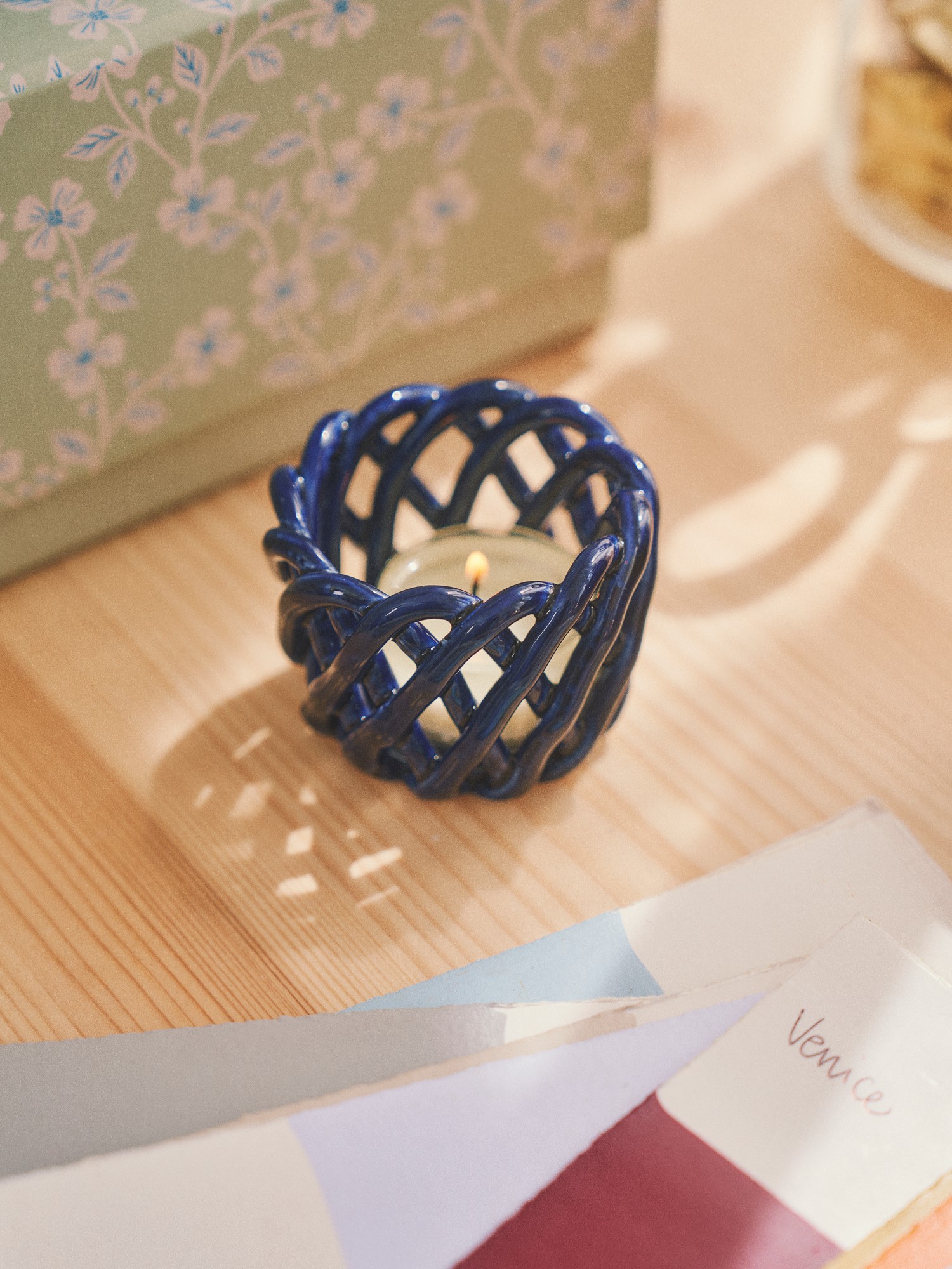 Fyrfadsstage | Stentøj. Ø6,8 x 5 cm. | Electric Blue
