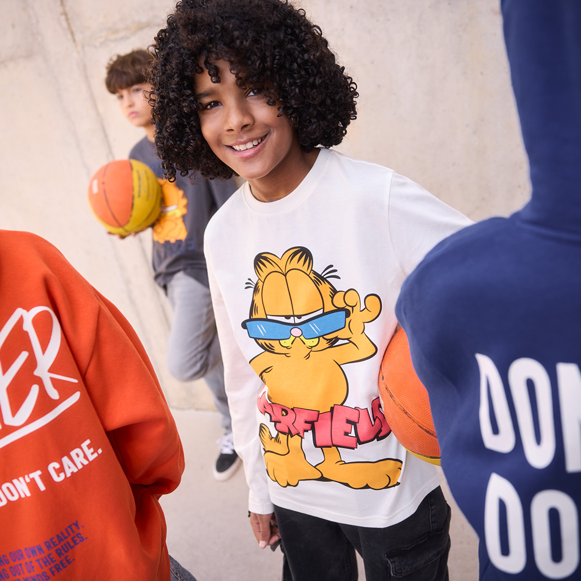 Beatwear Garfield Langarmshirt mit großem Print cremeweiss