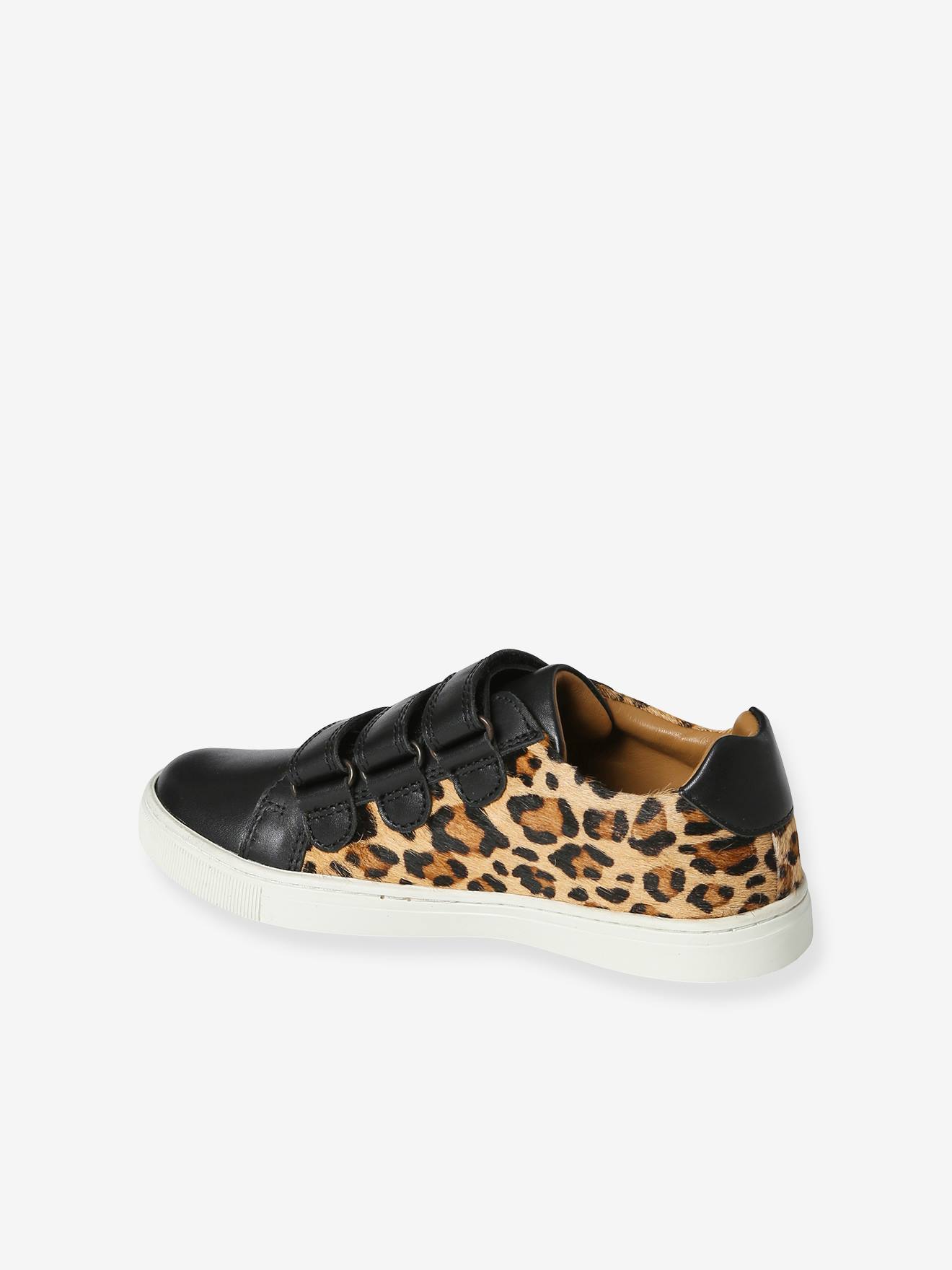 Tênis de couro com fecho de velcro e estampa de leopardo
