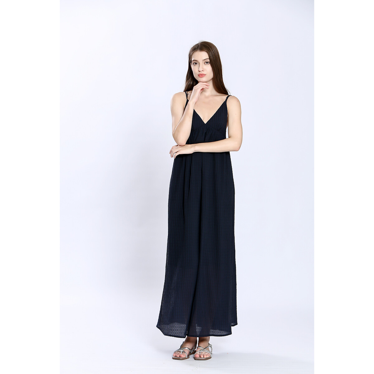ATÉ BREVE<br>Vestido longo com decote em V e alças de corrente
