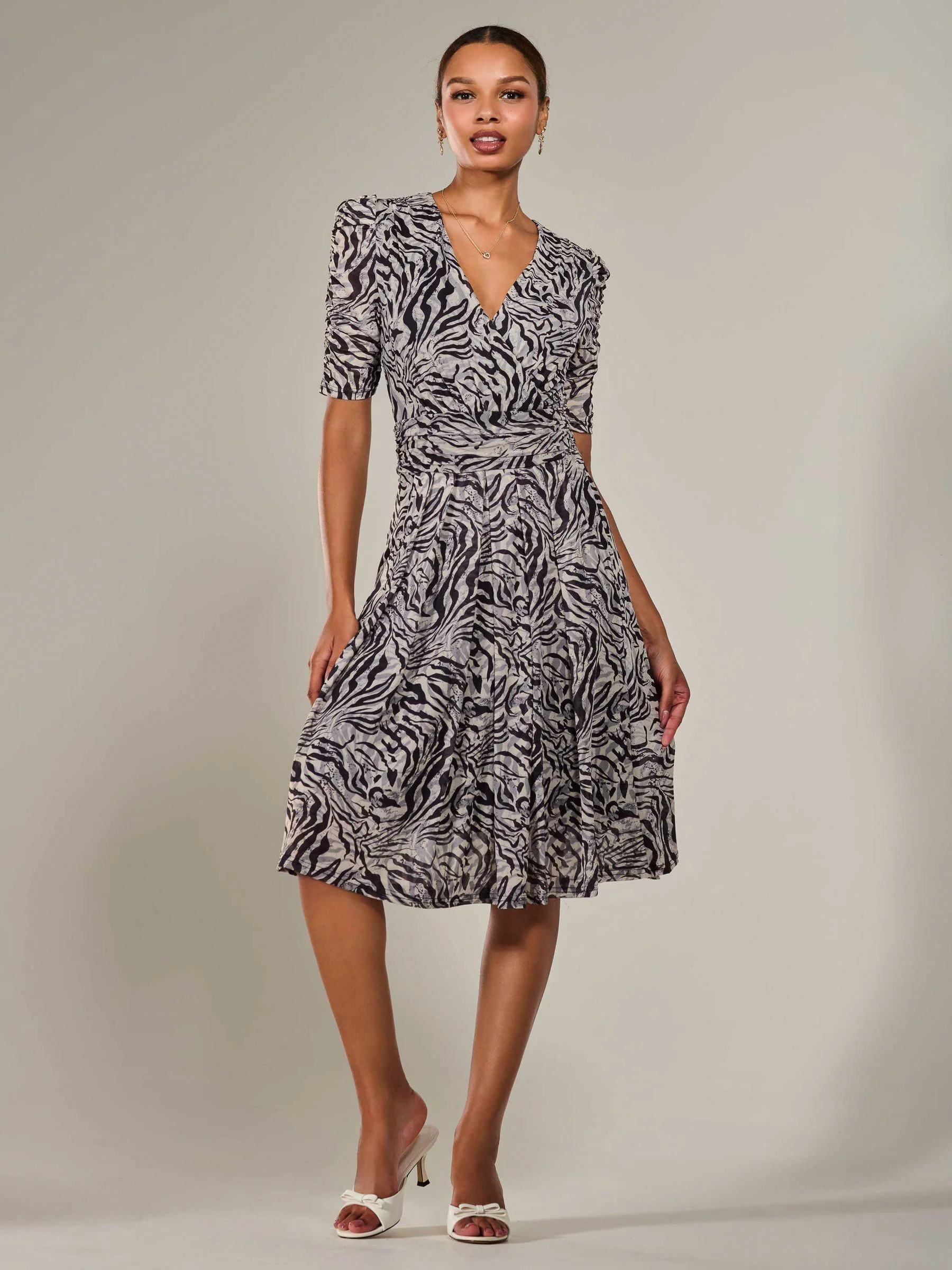 Zwart - Jolie Moi Mesh Half Sleeve Midaxi Dress