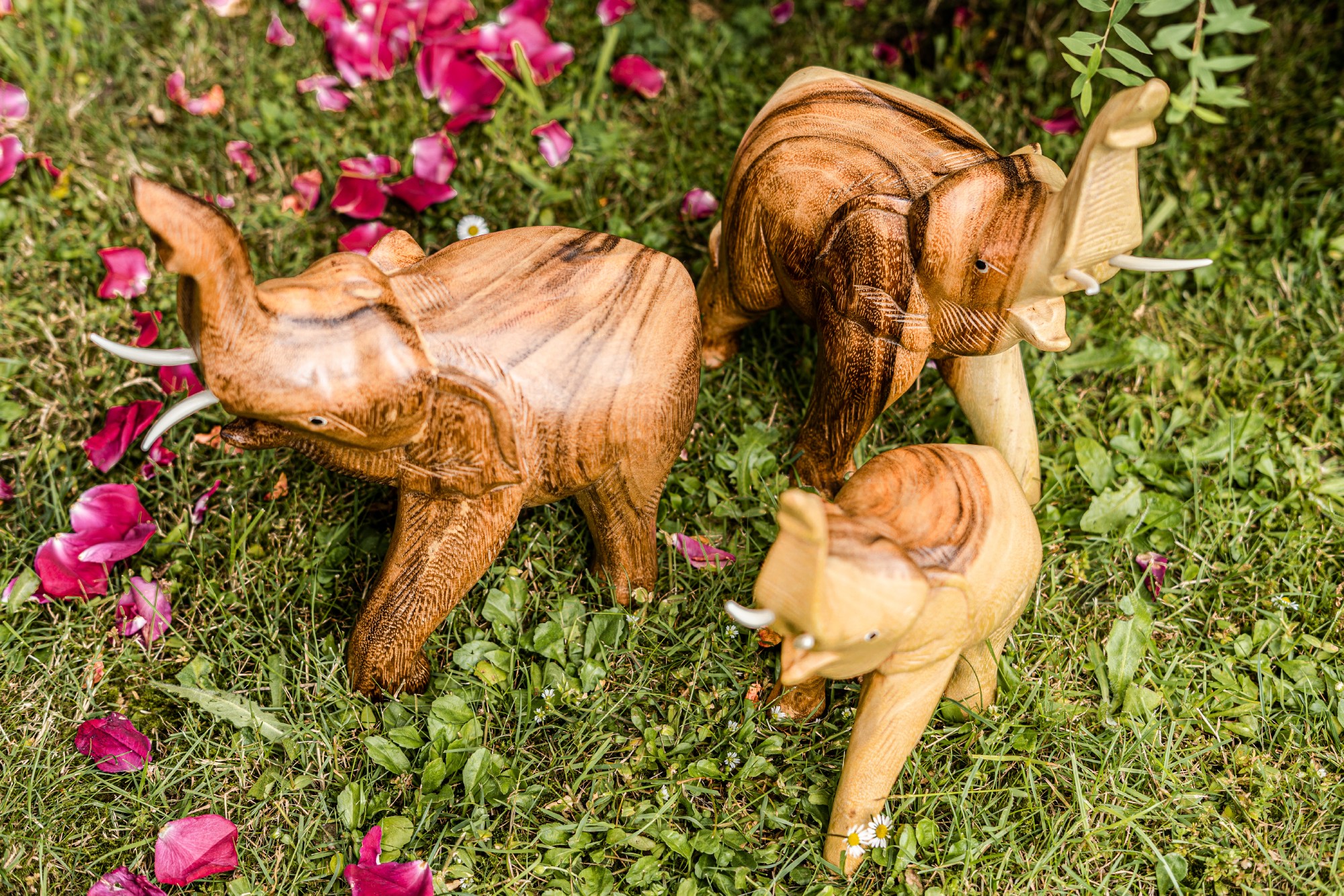 Holz-Elefant 'Kwai' stehend, natur, B 20 cm, H 24 cm, L 9 cm von fischer's lagerhaus