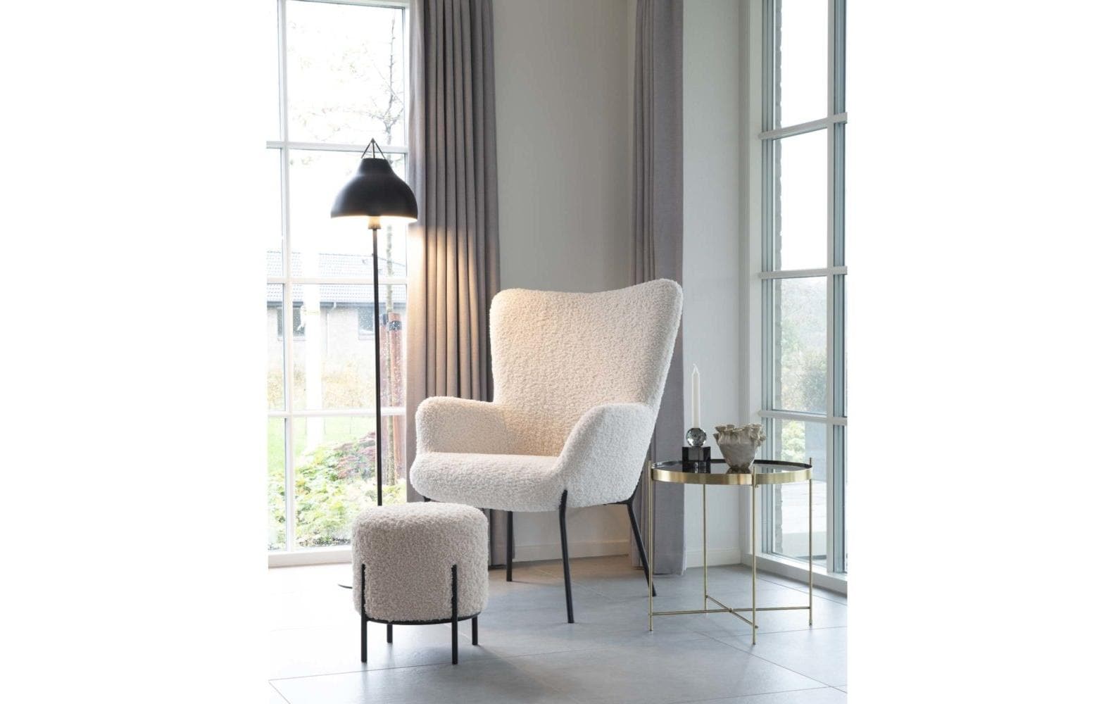 Hocker Alford 37 x 35.5 cm, Schwarz/WeissWuscheliger Sitzhocker aus Pinienholz