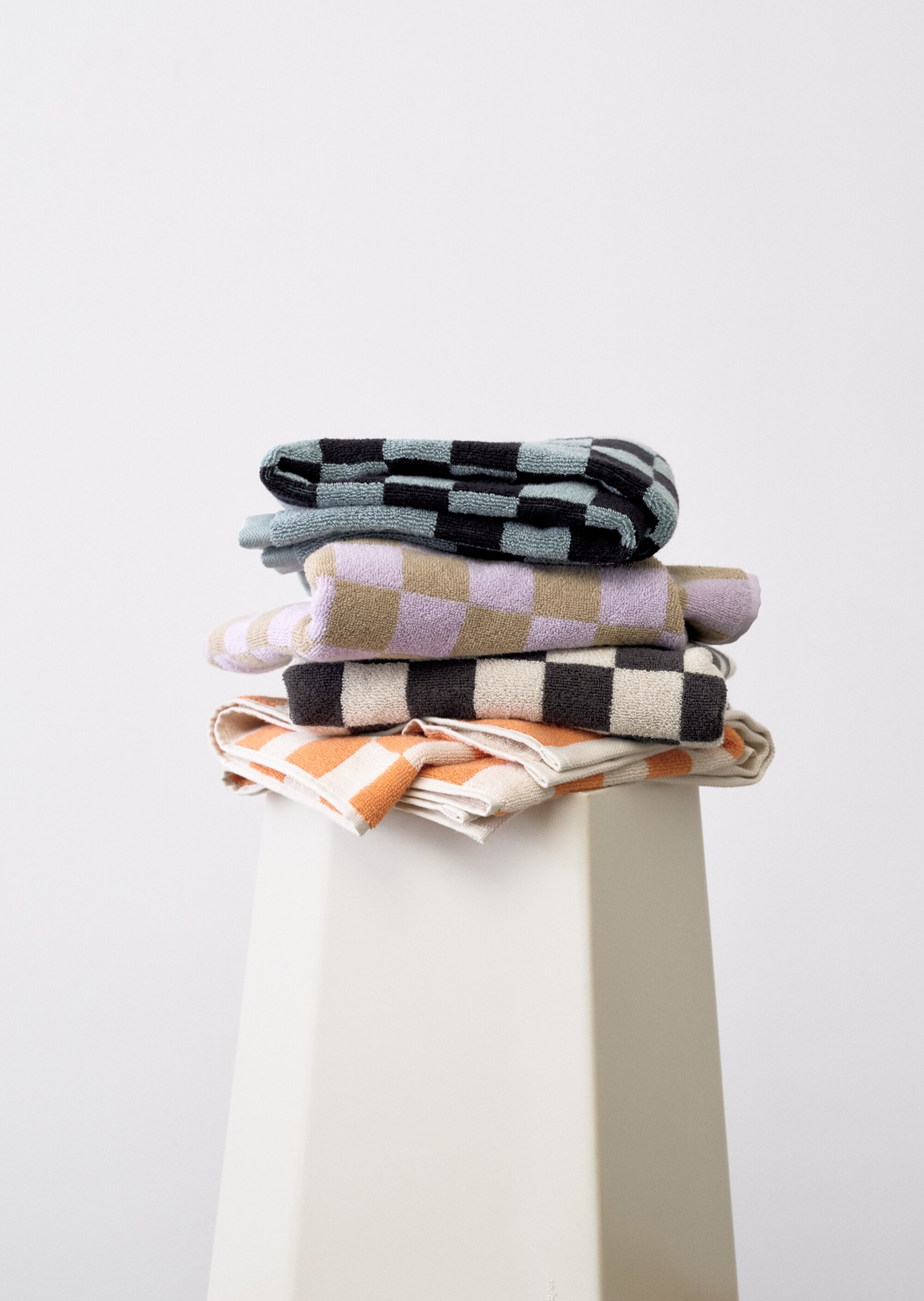 Handtuch Modell CHECKER mit Jacquard-Karomuster