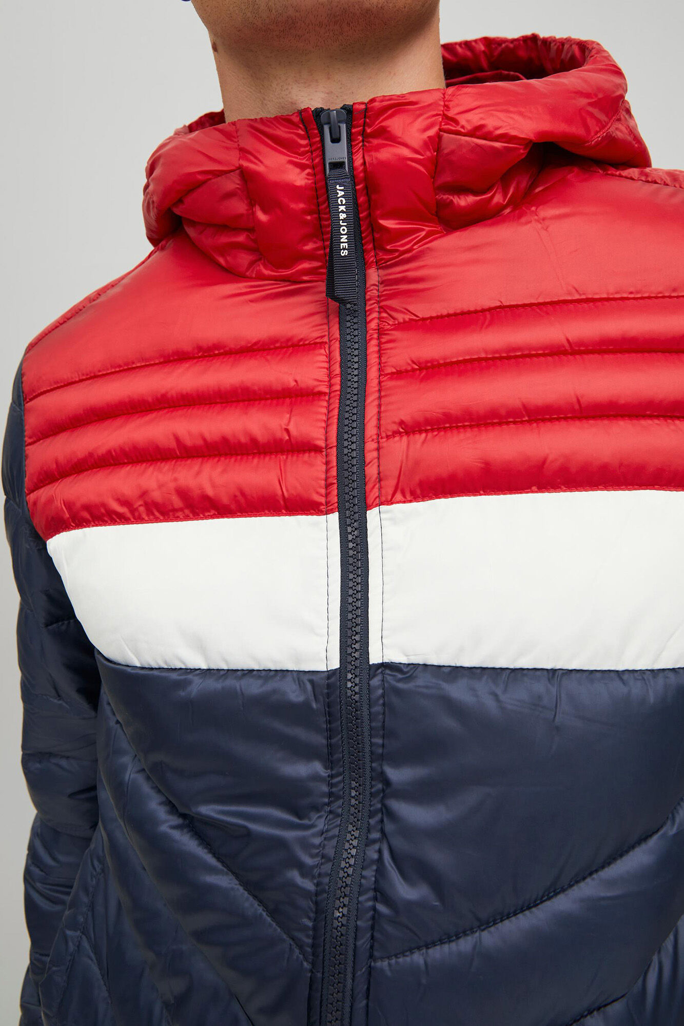 Jaqueta puffer com capuz