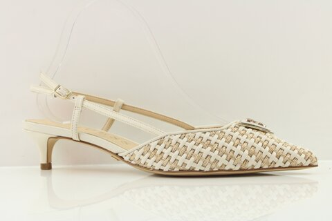 Guess Pumps