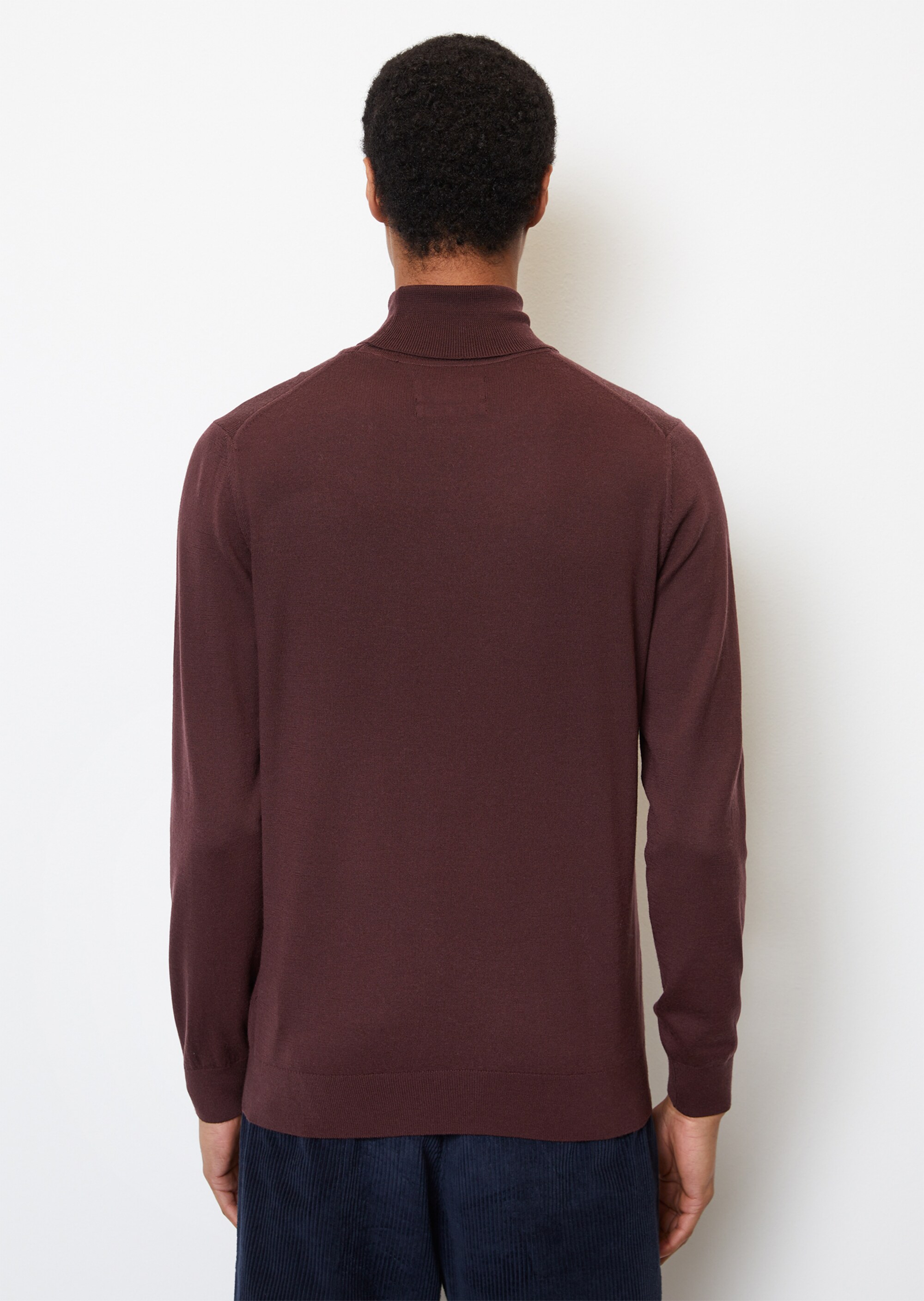 Rollkragen-Pullover shaped aus softer Schurwolle
