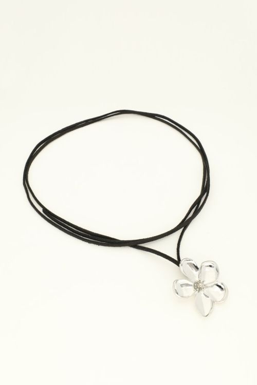 Zwarte koord ketting met grote bloem bedel