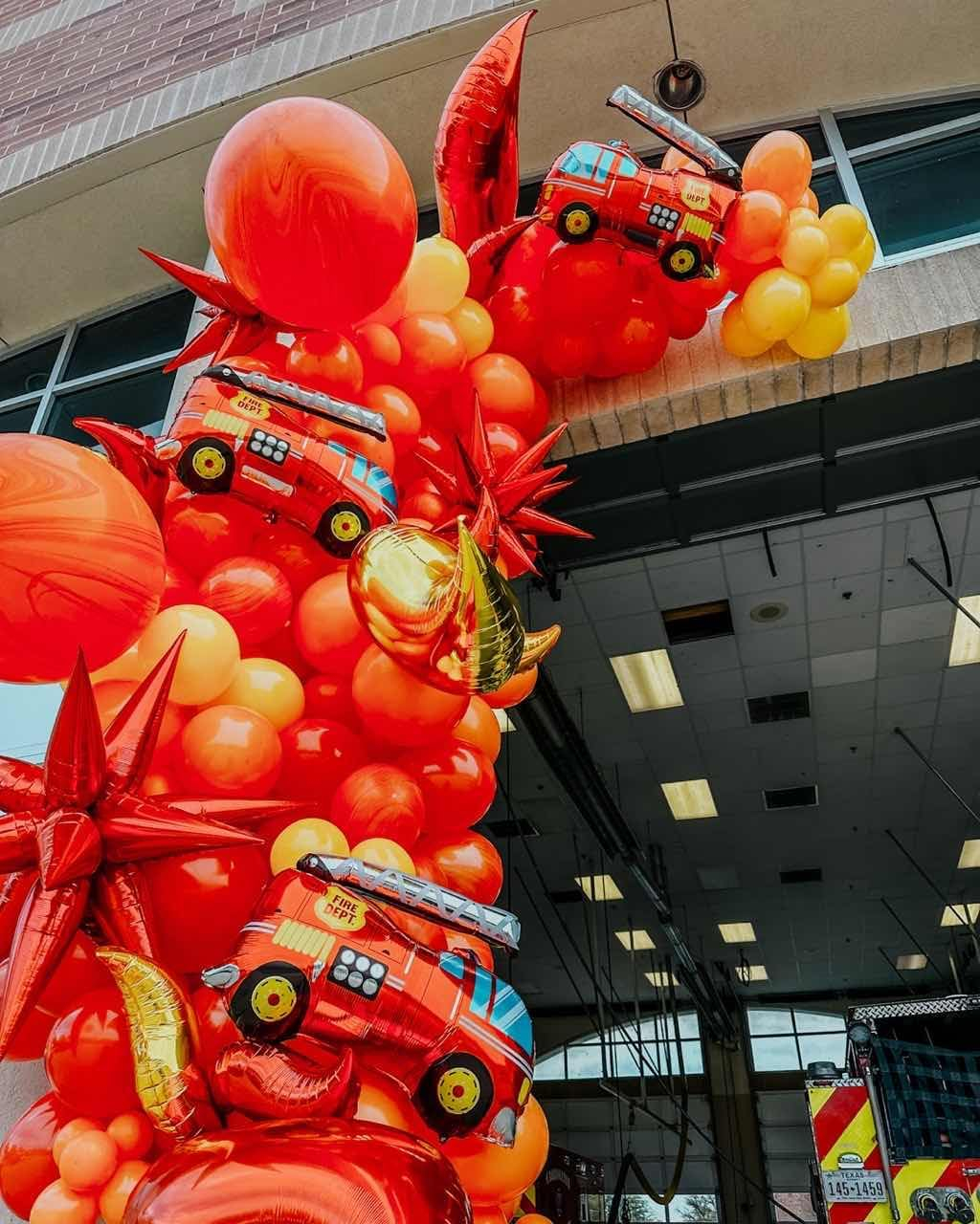 (141-tlg. Set) Feuerwehr Latex- und Folien Ballon Kinder Party Deko Luftballon - Rot / Orange / Gelb