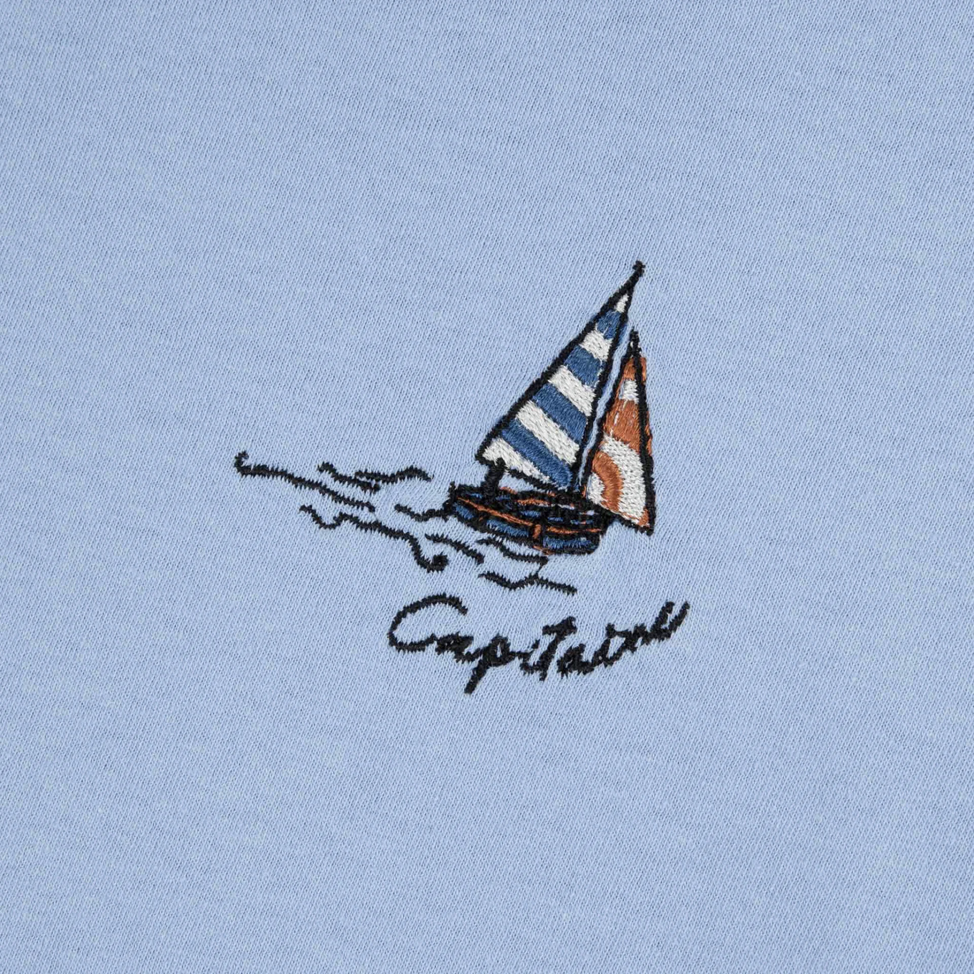 T-shirt bleu clair broderie poitrine capitaine coton et coton recyclé - modèle arcy