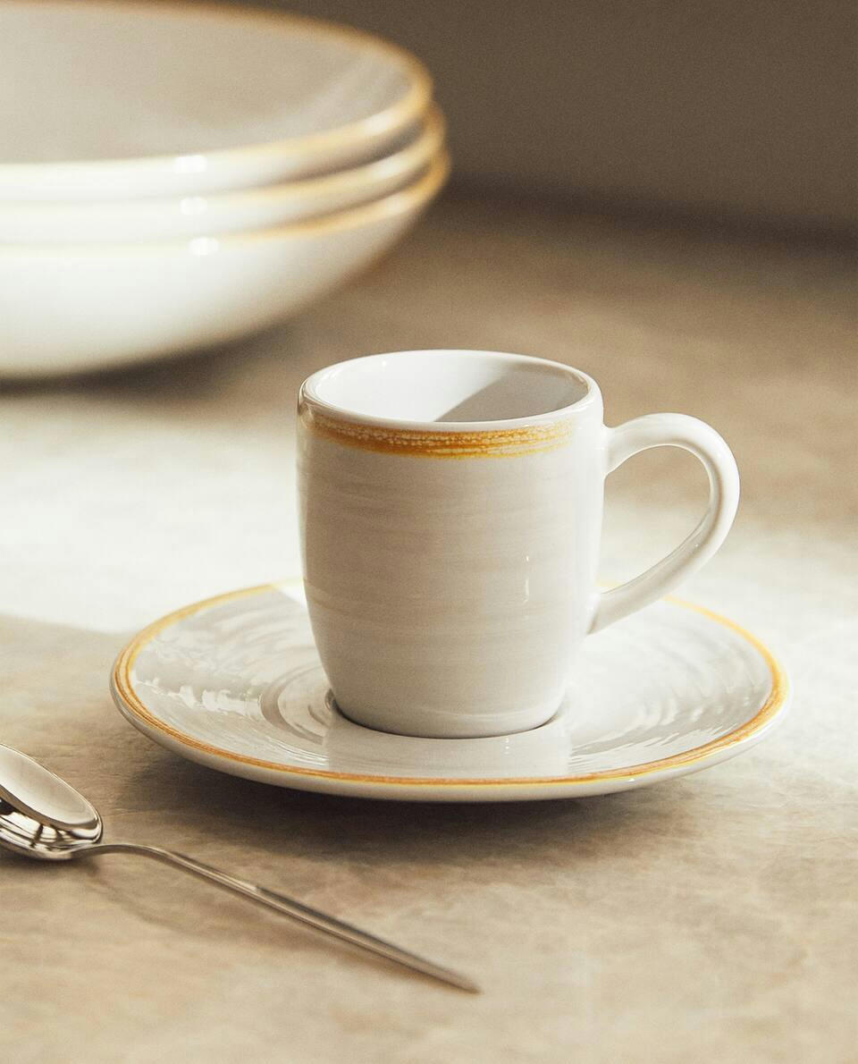 XÍCARA DE CAFÉ COM BORDA