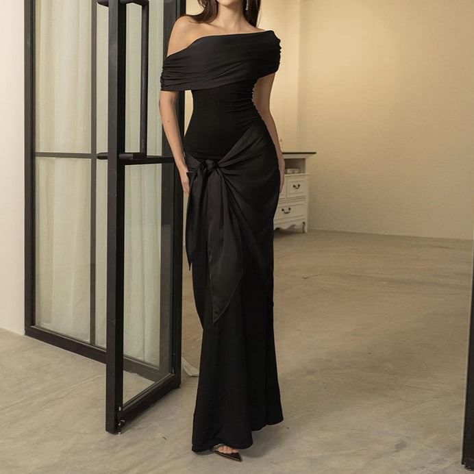 Femme Cradle - Maxi-jurk met korte mouwen en één schouder, effen strikbandjes