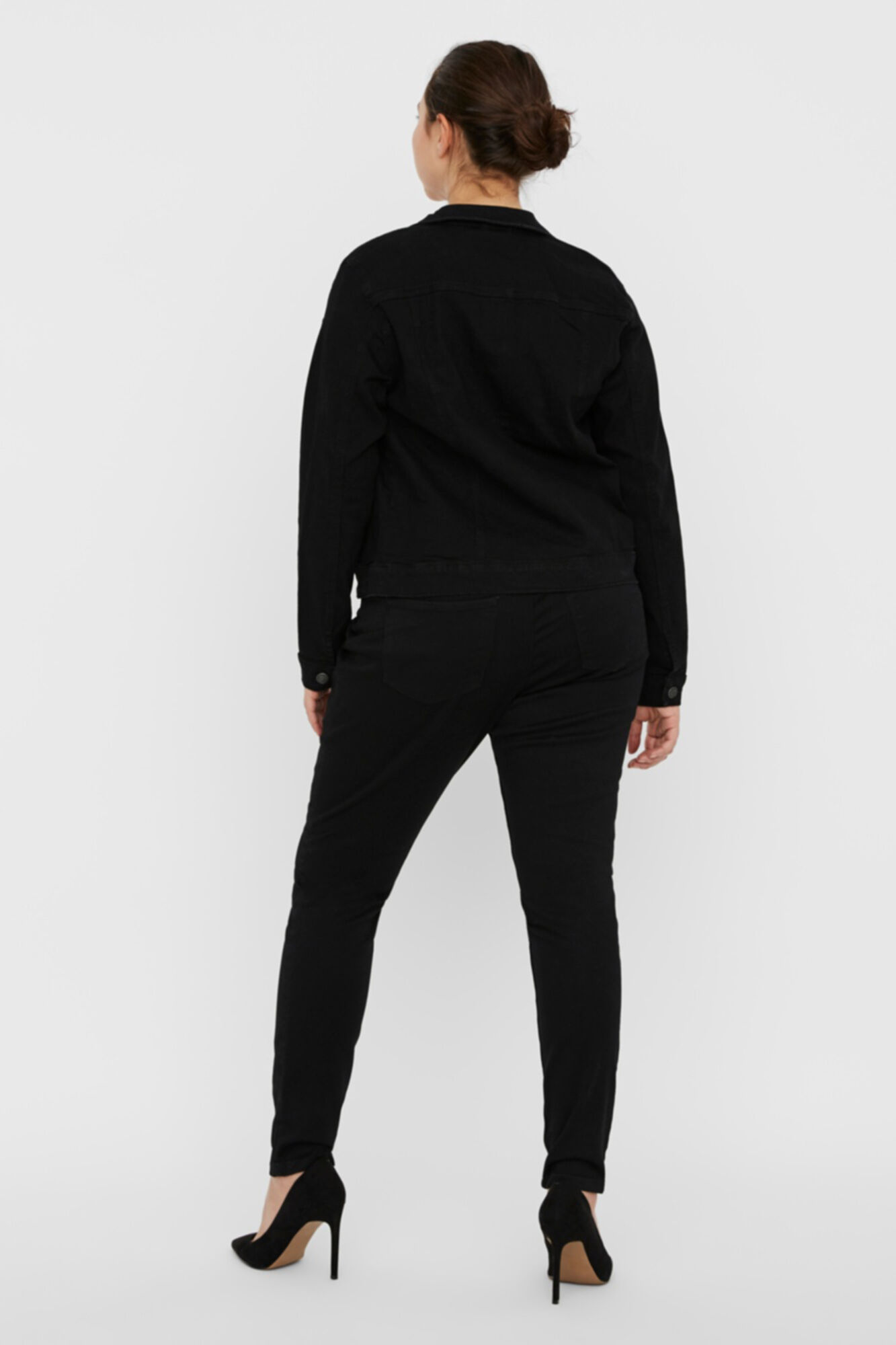 Jaqueta jeans plus size - Preta