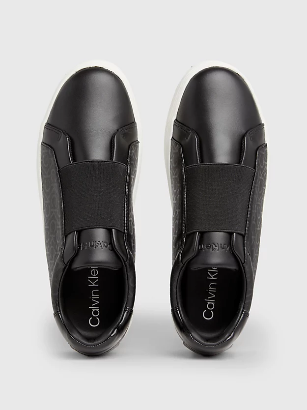 Sapatos sem cadarço com logotipo