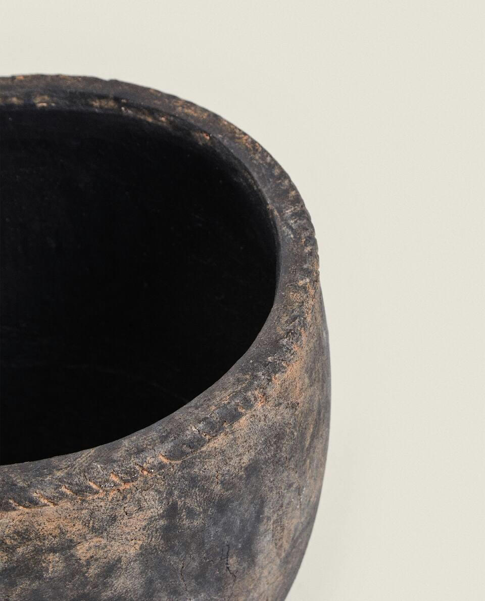 VASO DE FLORES COM ACABAMENTO ANTIGO