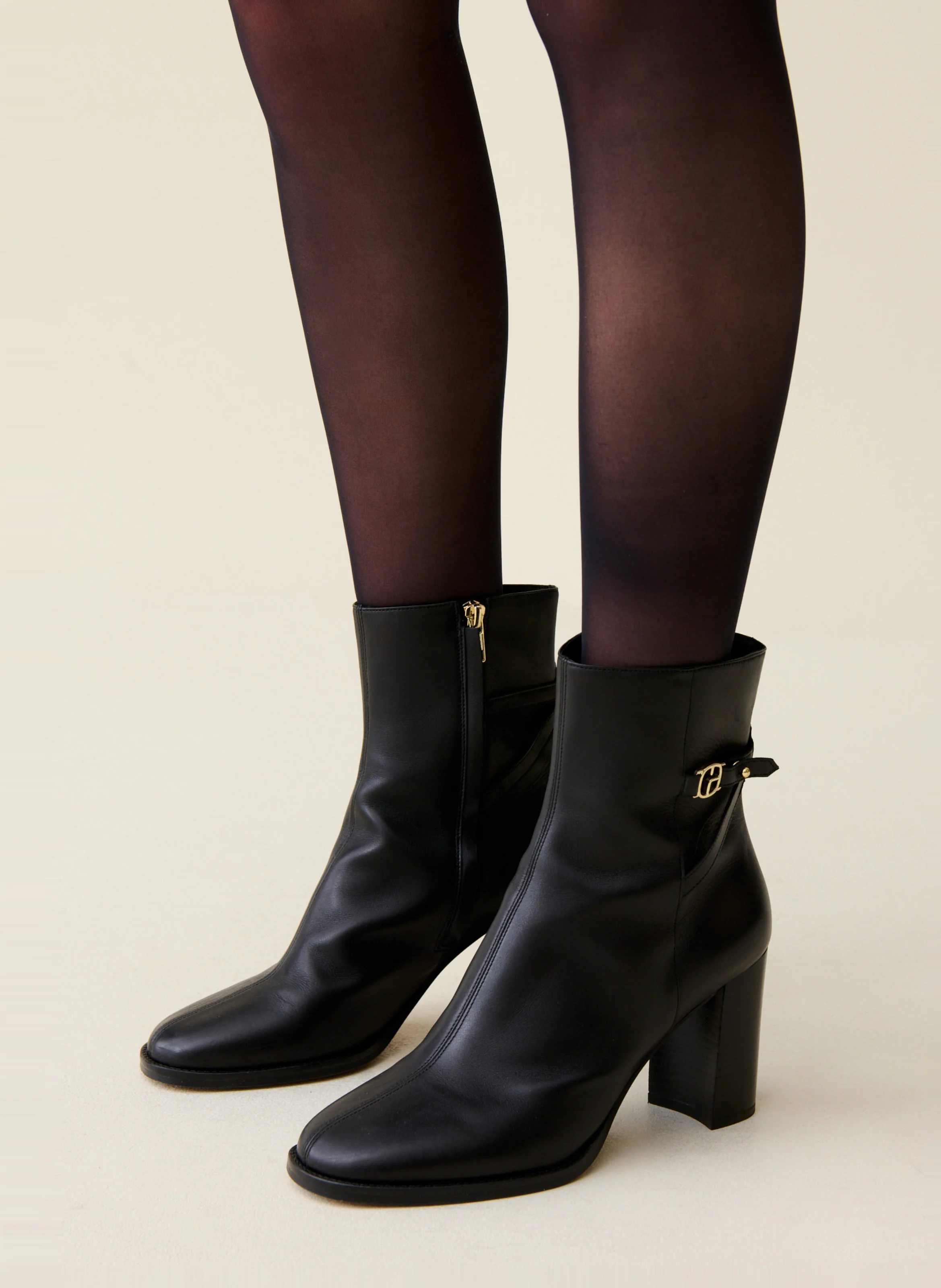 Bottines à talons en cuir vernis | Noir