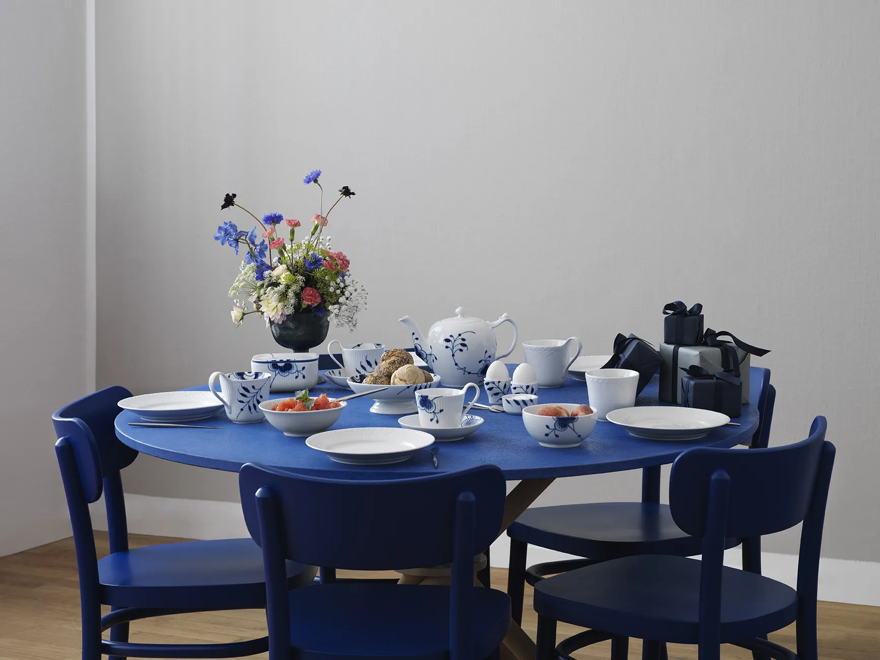 Royal Copenhagen Blå Mega Riflet Skål med fod