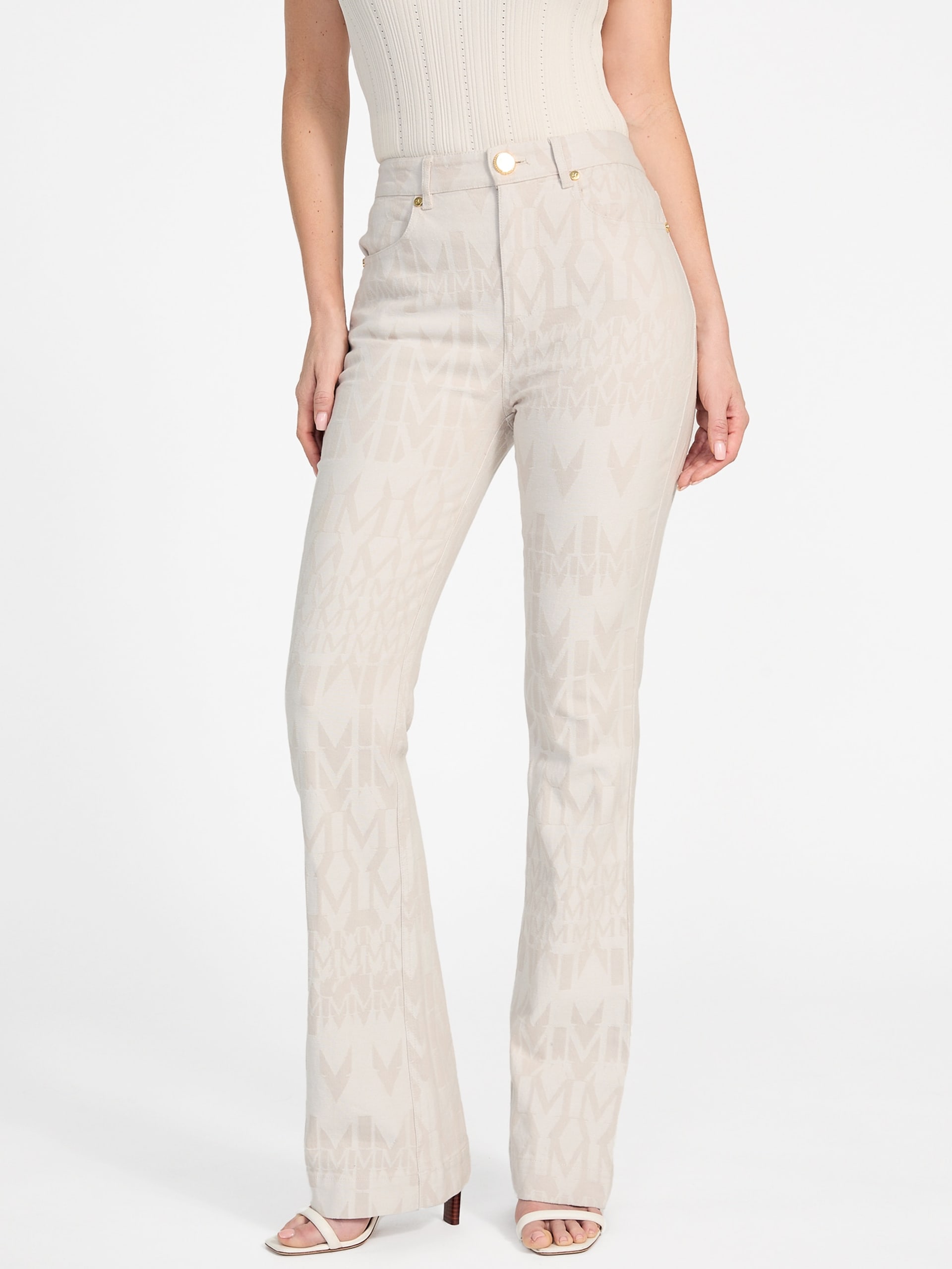 Calça jeans flare com monograma Sarah