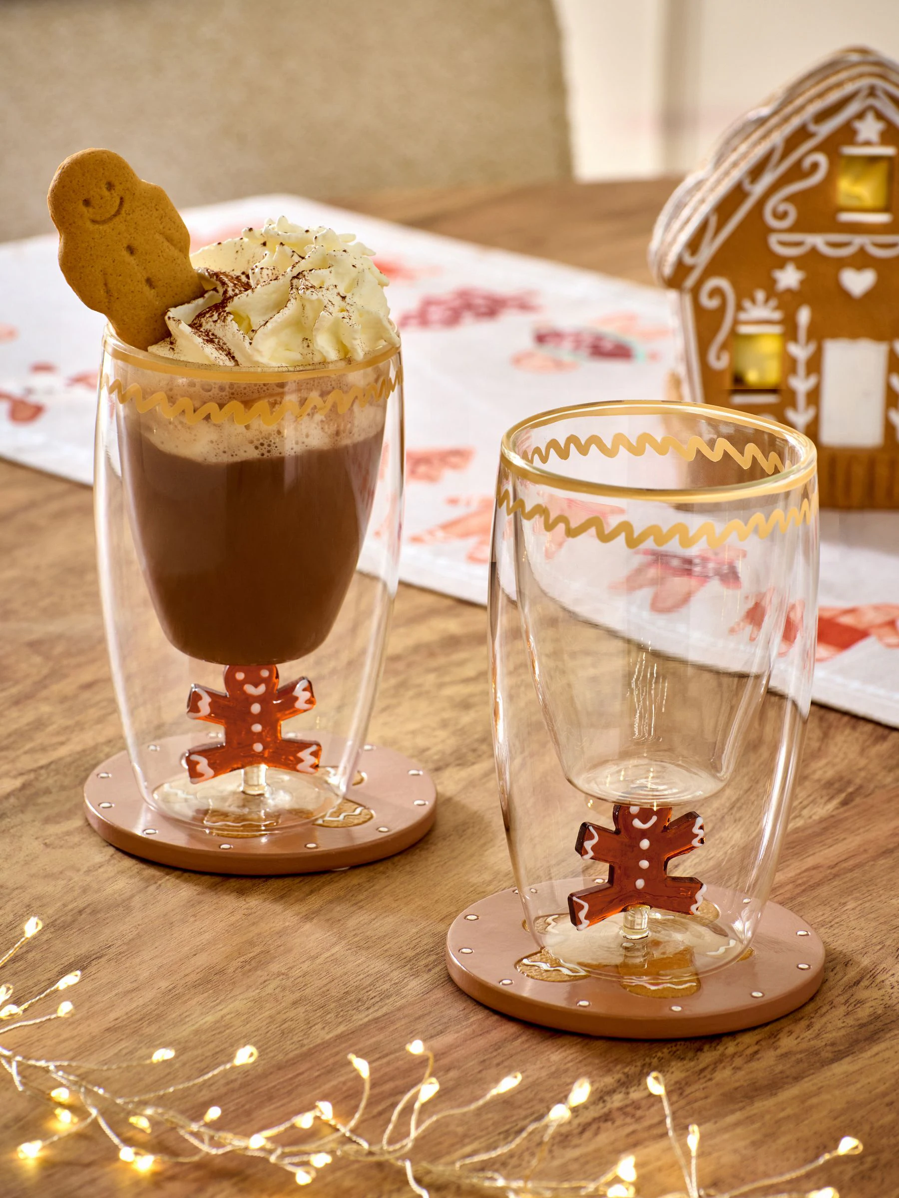 Set van 2 kerstbekerglazen met peperkoekmannetje