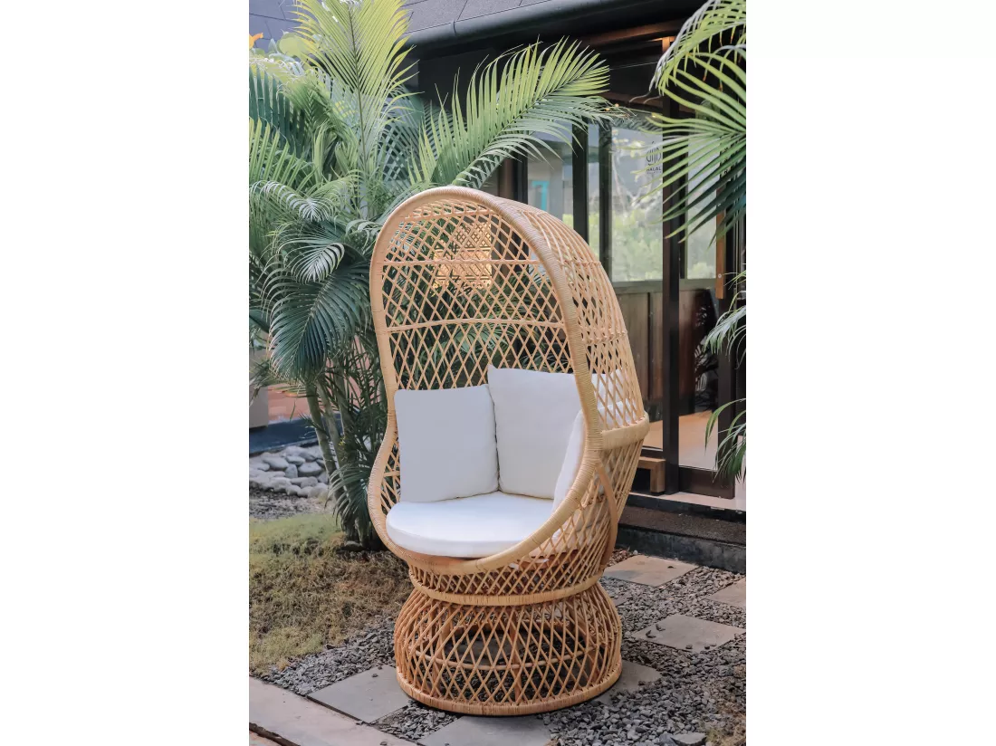 Fauteuil oeuf en rotin naturel et tissu beige