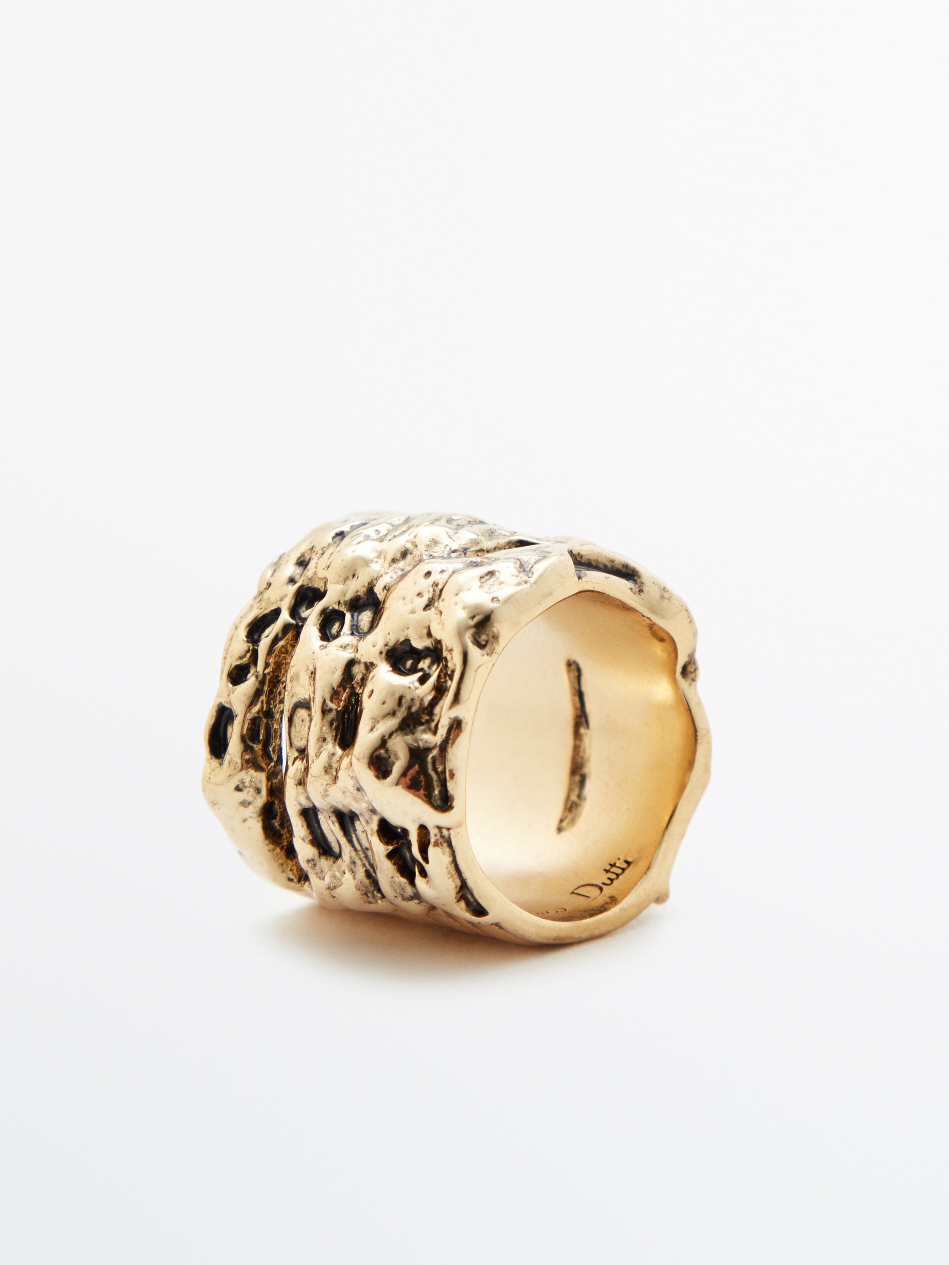 Anel com textura dourada - OURO