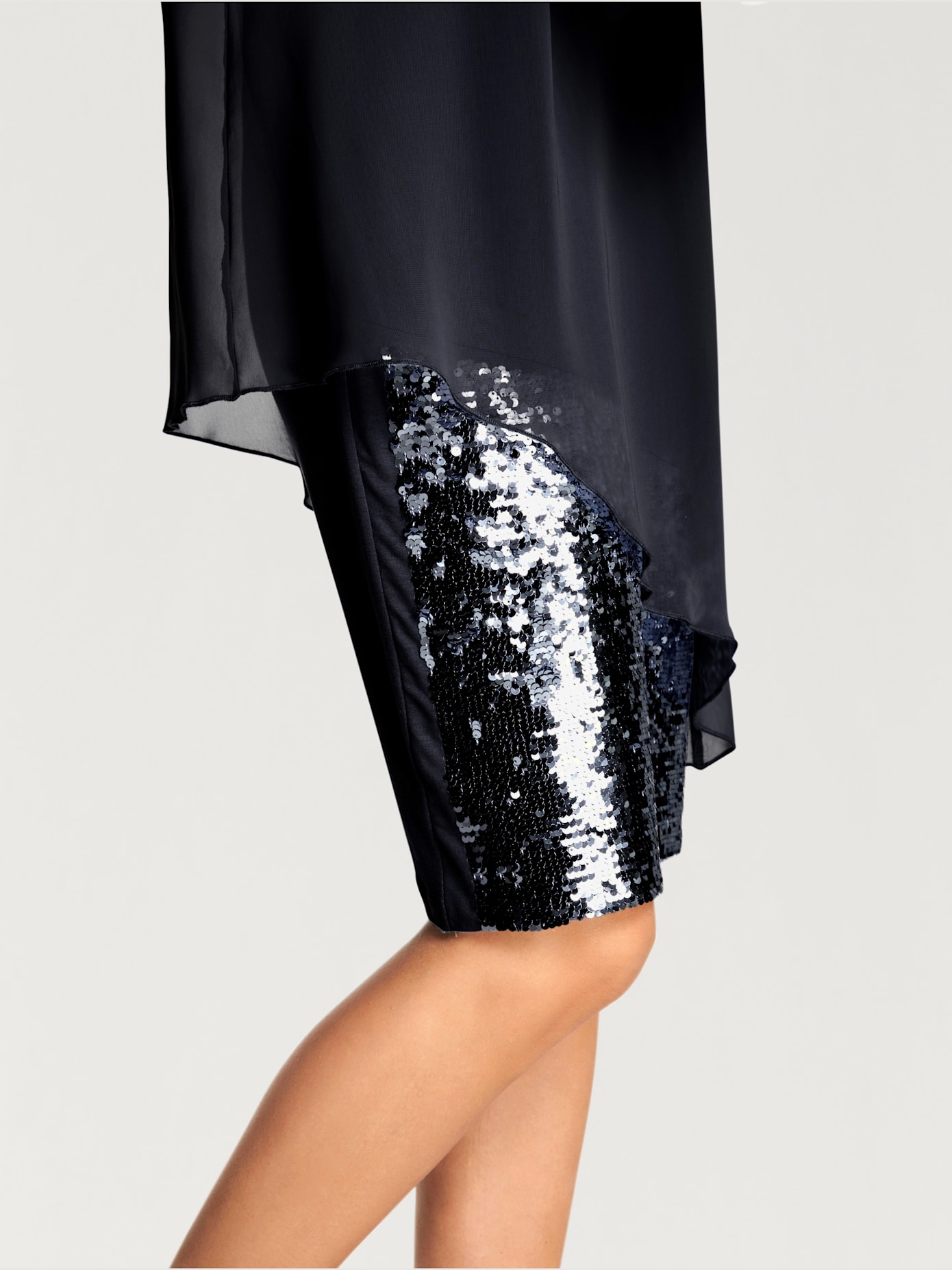 Robe de cocktail jupe devant avec paillettes