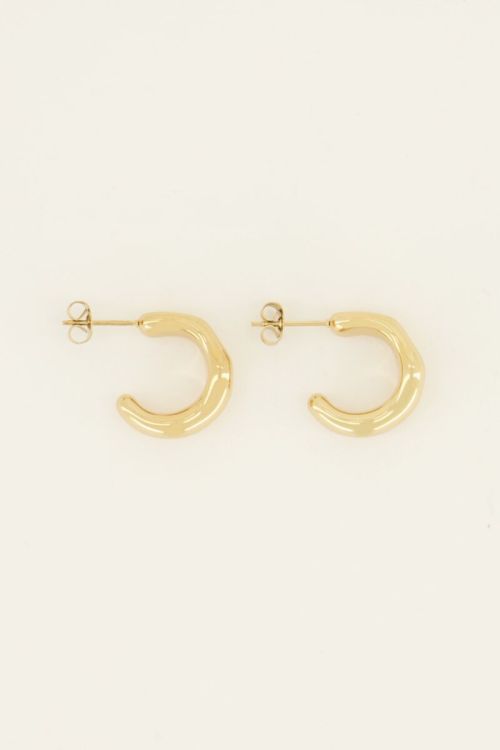 Open oorring met structuur