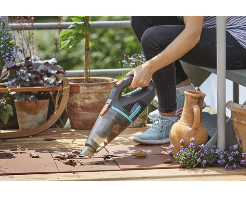 GARDENA EasyClean Li snoerloze buitenstofzuiger inclusief oplader en wandhouder