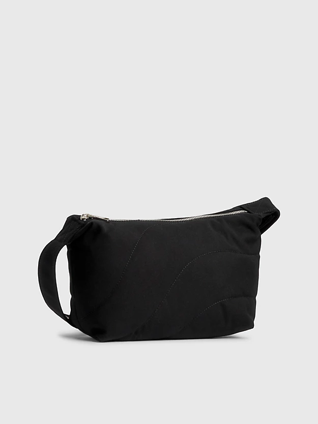 Bolsa de ombro feita de tecido reciclado