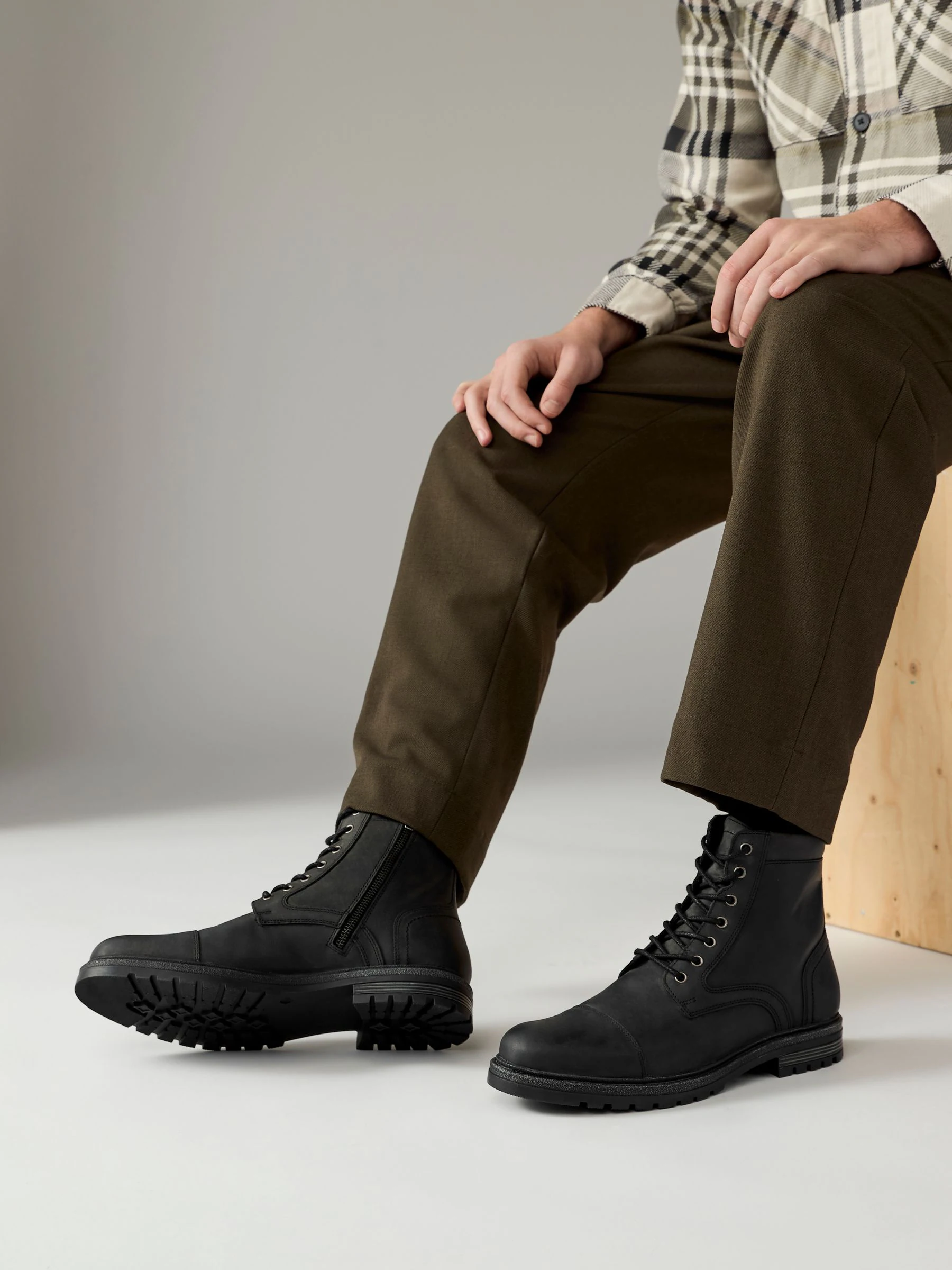 Zwart - Leather Toe Cap Zip Up Boots