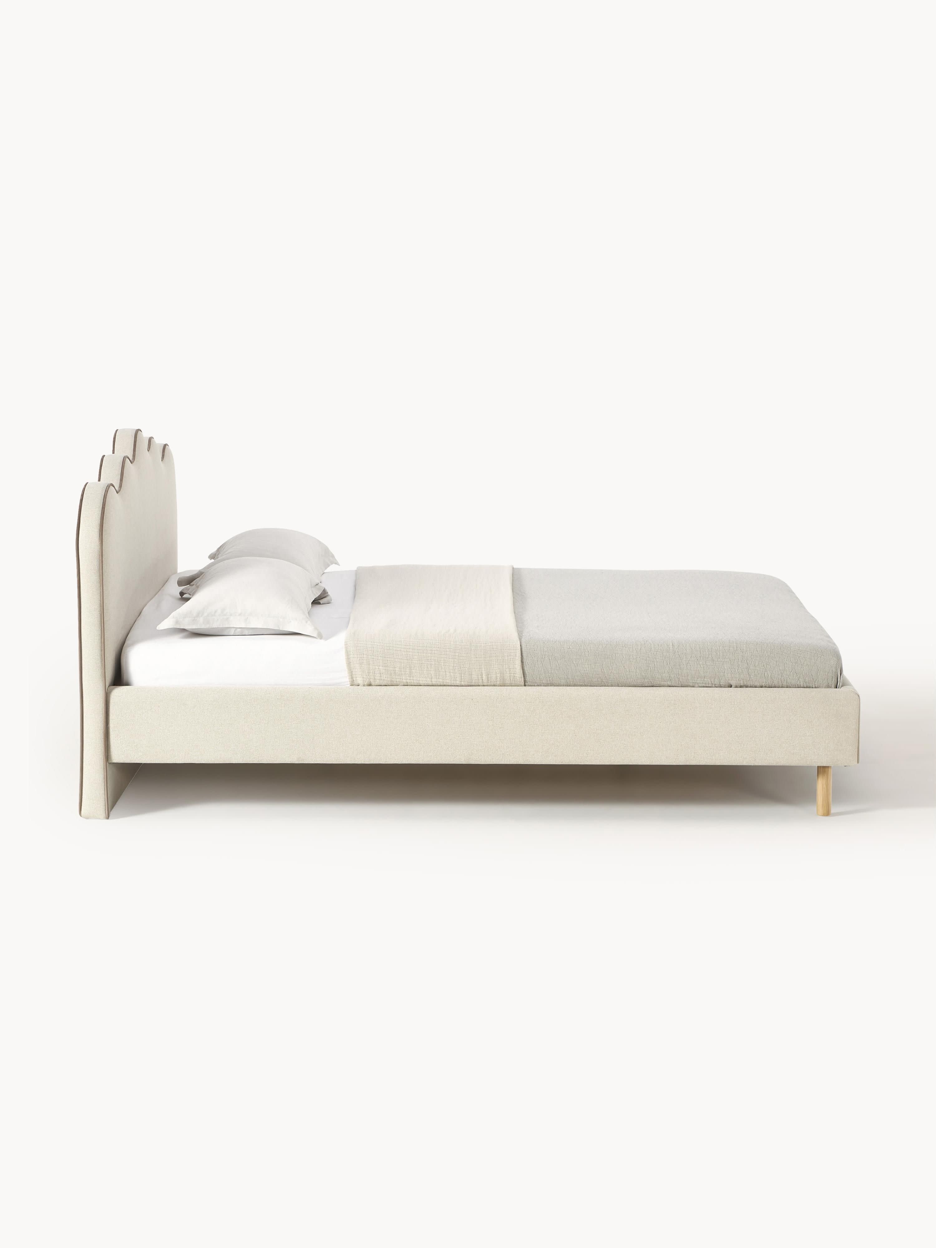 Gestoffeerd bed Romy met golvend hoofdeinde
