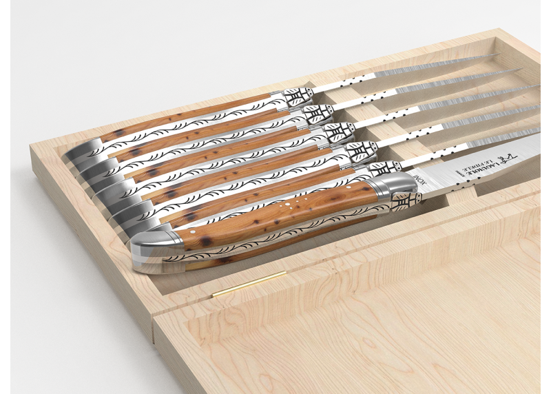 Service de 6 couteaux Laguiole avec un manche en bois de genévrier et mitres en acier inoxydable