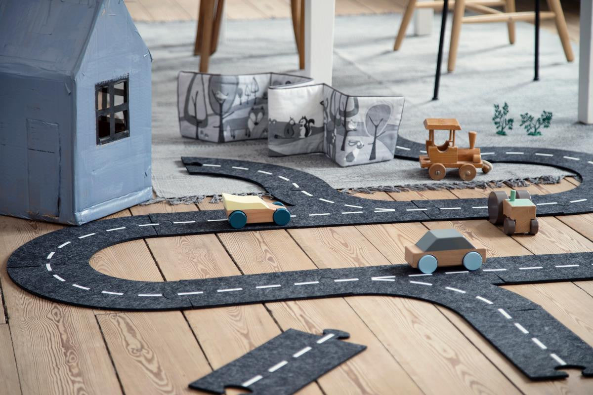 Fahrbahn aus Filzimitat