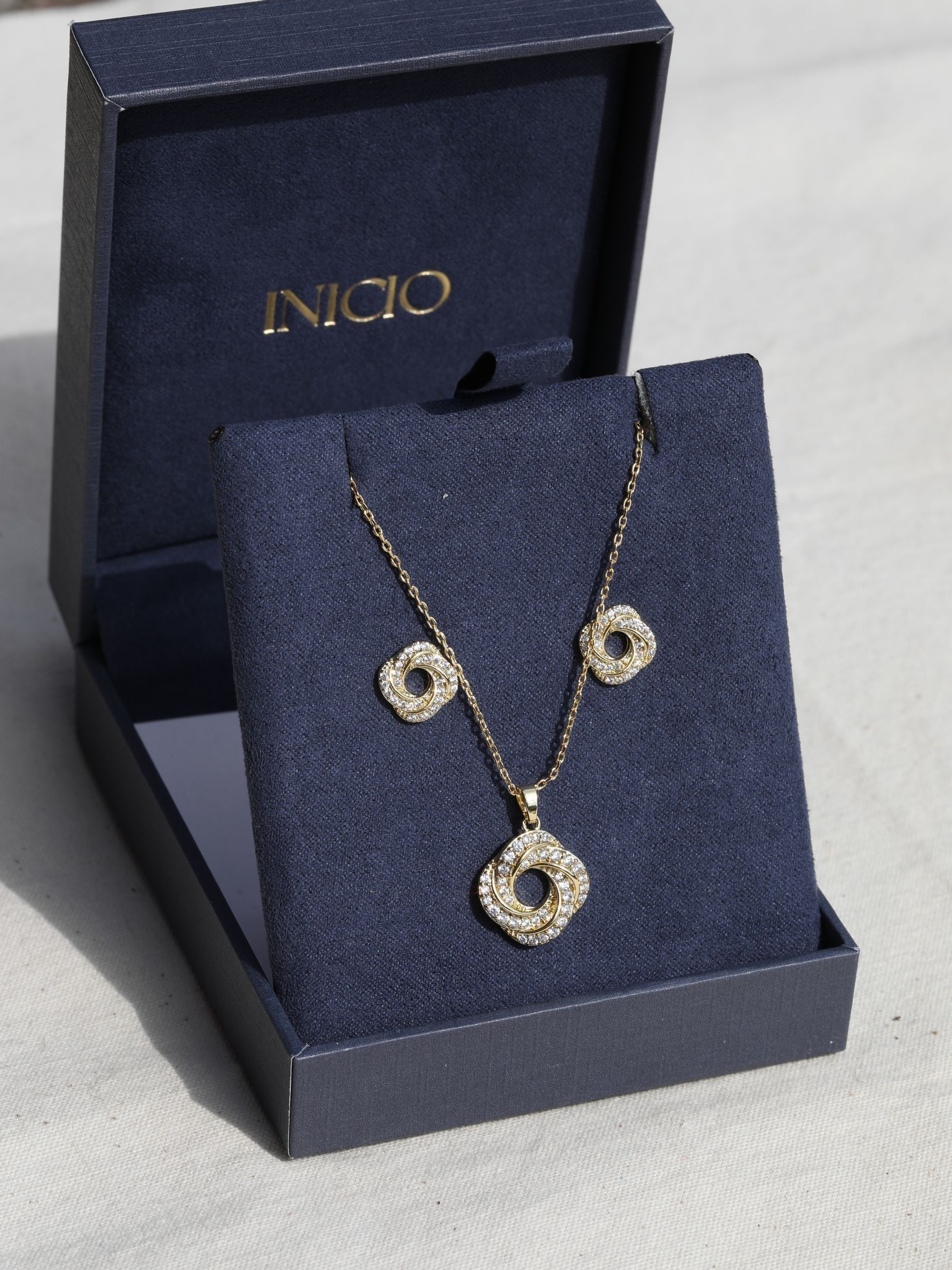 Inicio Cubic Zirconia Open Knot Set Gift Box