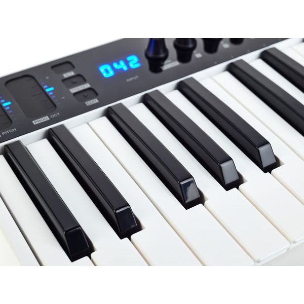 IK Multimedia iRig Keys I/O 25