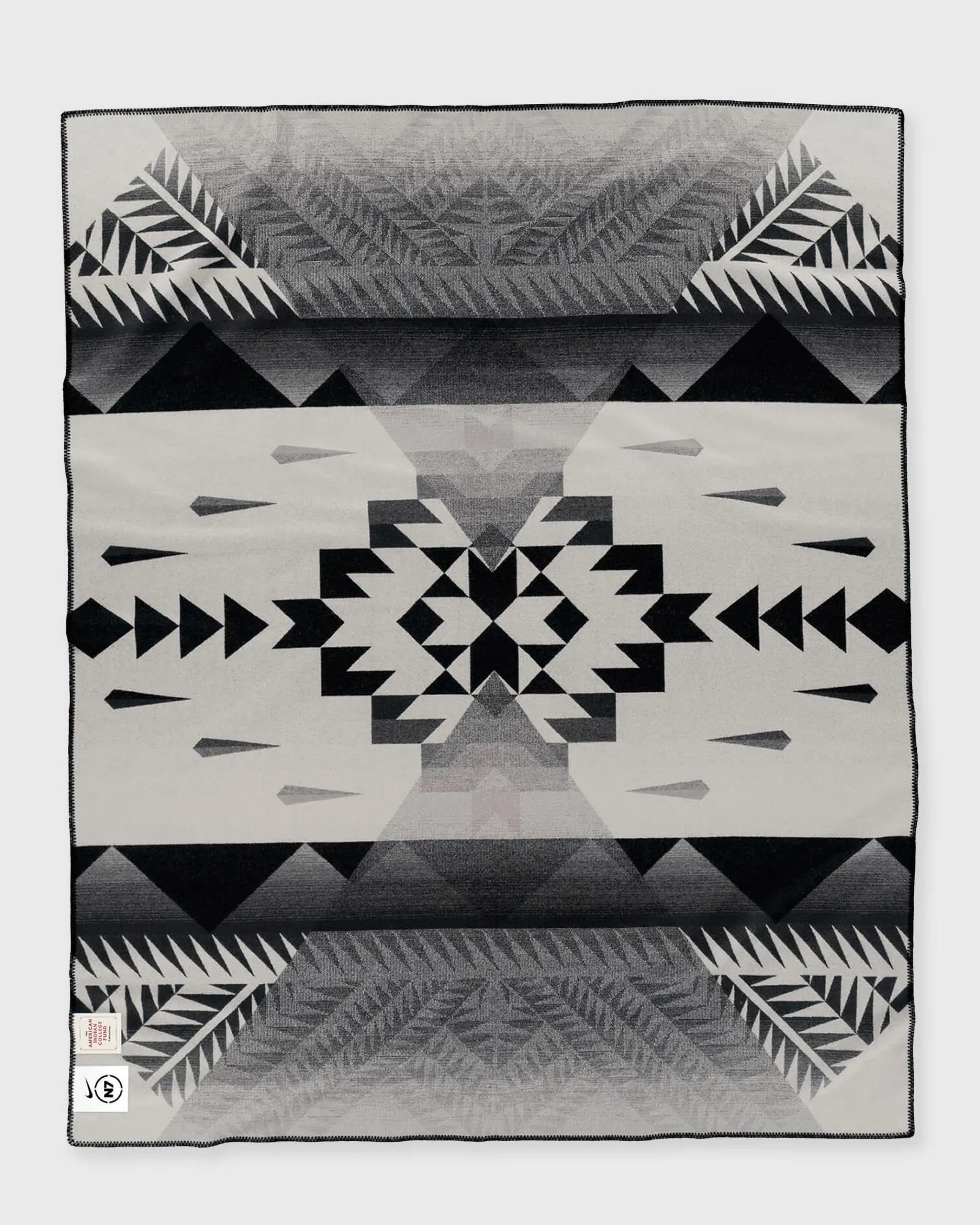 Pendleton X NIKE N7 SEVEN PEAKS BLANKET