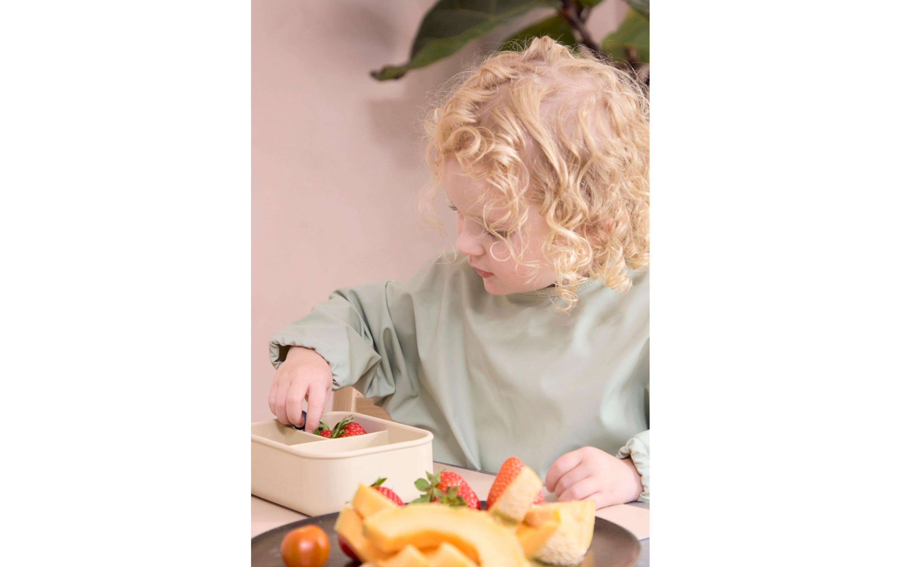 Ärmel-Lätzchen Desert Sage 79 x 42 cmLangarm-Lätzchen mit Klettverschluss im Nacken