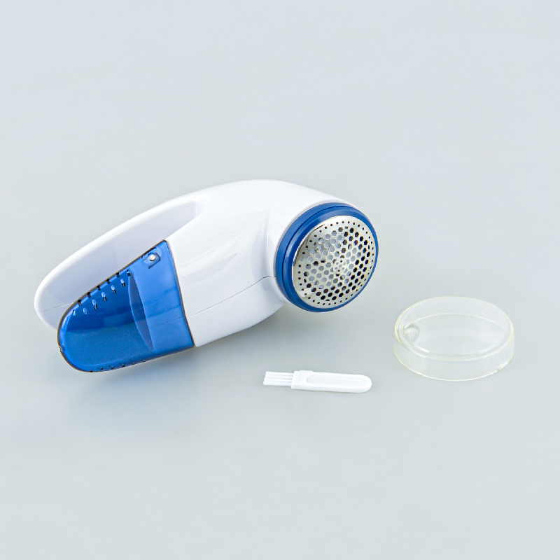 Rasoir antipeluche blanc et bleu